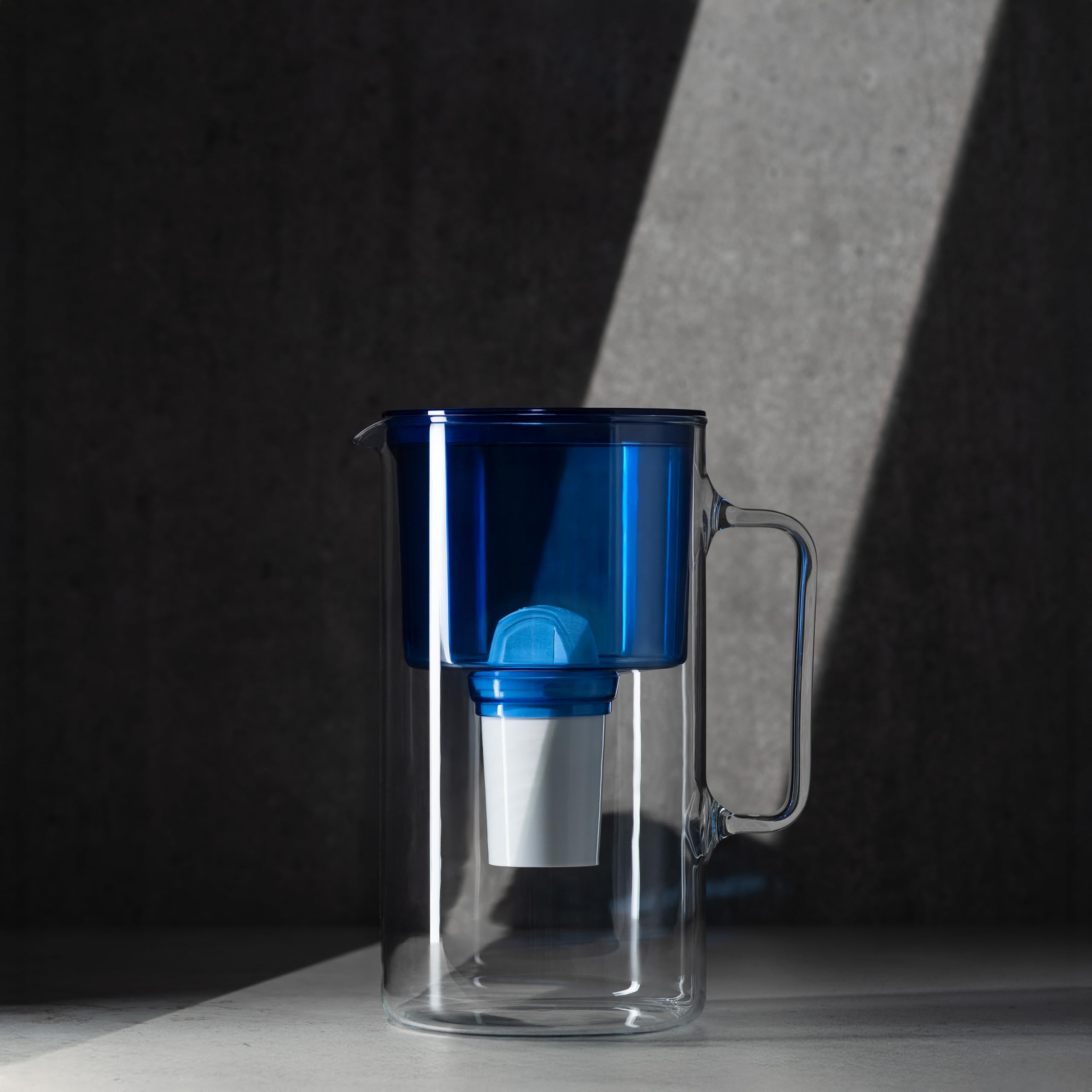 Wessper Carafe En Verre Avec 1 Filtre À Eau (Compatible Avec Brita Classic), Eau Filtrée Avec Grand Goût Et Pureté Réduit Les Dépôts De Calcaire Et De Chlore 3 Litres, Bleu