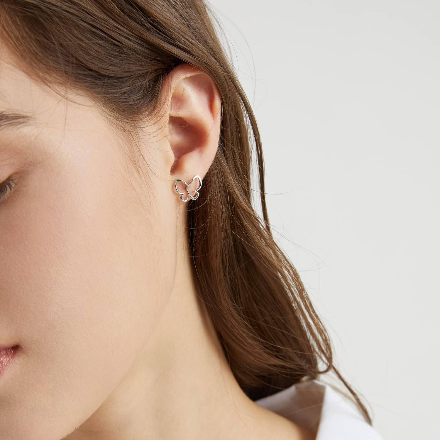 CHOW SANG SANG 950 Platinum Butterfly Stud Earring for Women 91917E