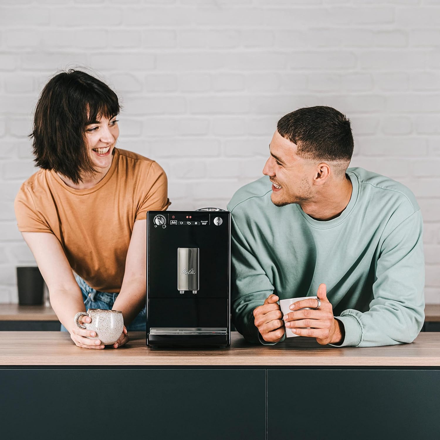 Melitta Solo Noire, Machine à Café à Grains avec Broyeur et Système d'Extraction des Arômes, Affichage LED, Mode 1 à 2 Tasses, Cafetière Expresso, Automatique, E950-201, 1400W