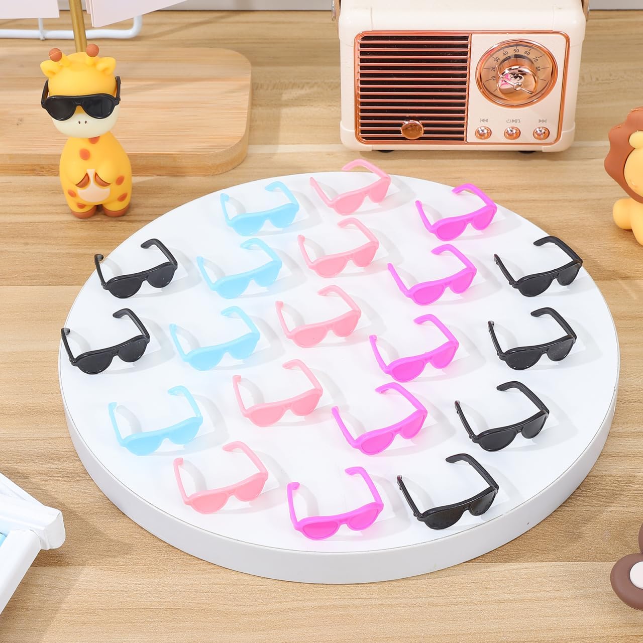 Toddmomy 60 Pcs Mini Doll Sunglasses 1.18 Inch Plastic 4 Colors