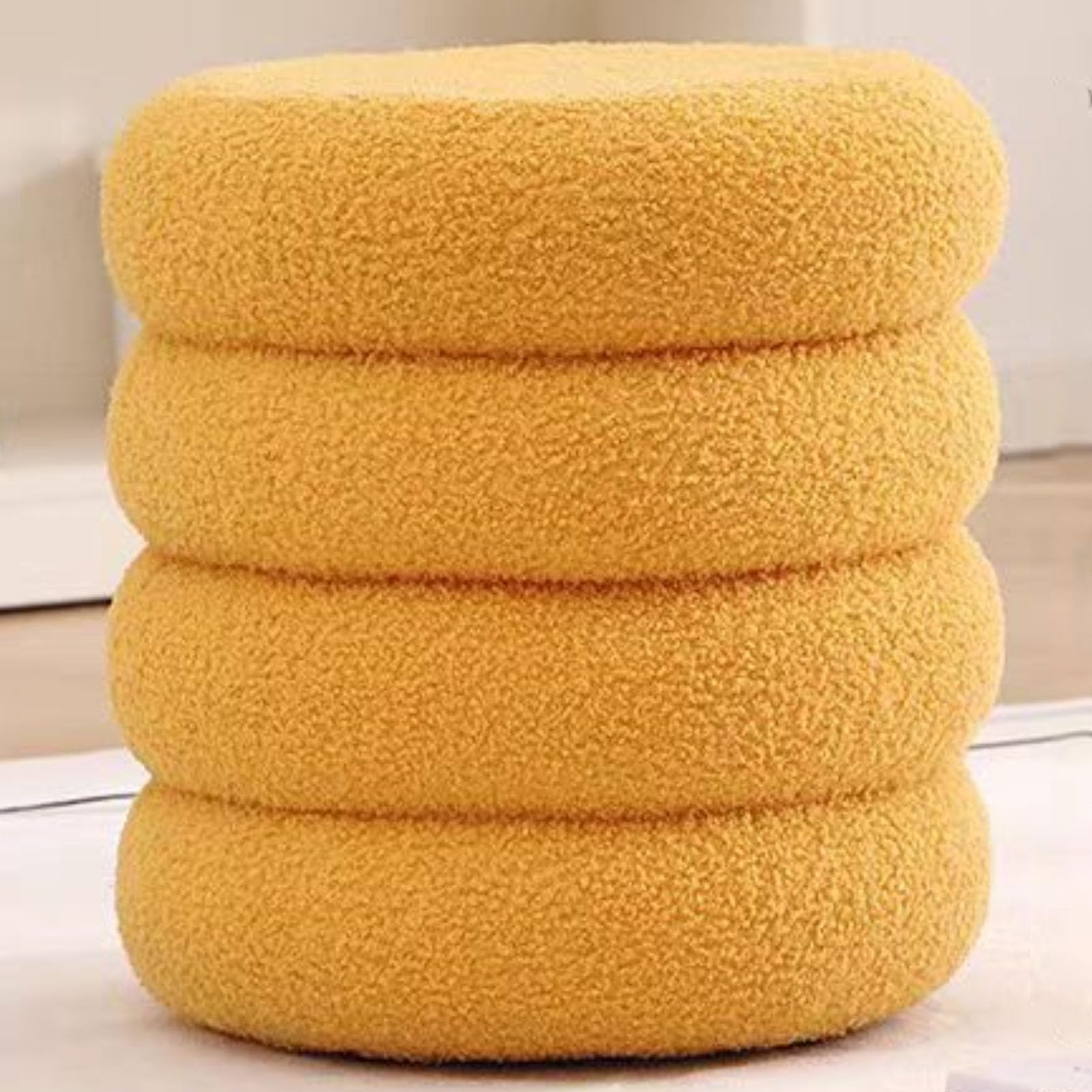 Puf redondo amarillo de textura suave y diseño moderno multiusos Vani