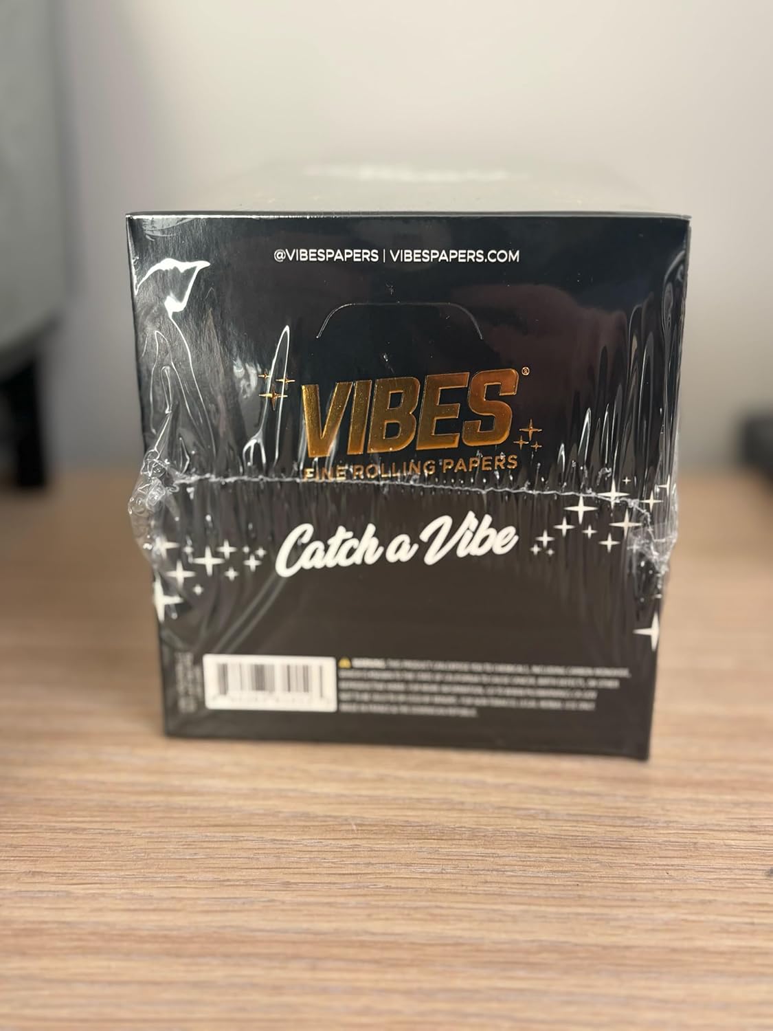 VIBES Pre-Rolled Fatty Paper Cones, Ultra-Thin Slow-Burning Paper, 18mm Opening, 8mm Paper Tip, Standard Cylindrical Design, Display Box with 60 Cones
