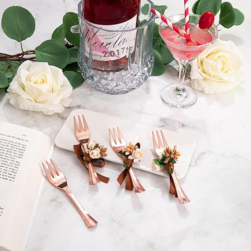 Vista 6 de WDF 86 platos de postre de oro rosa de 6 pulgadas con 86 tenedores desechables de 5 pulgadas, elegantes platos de plástico cuadrados para el día