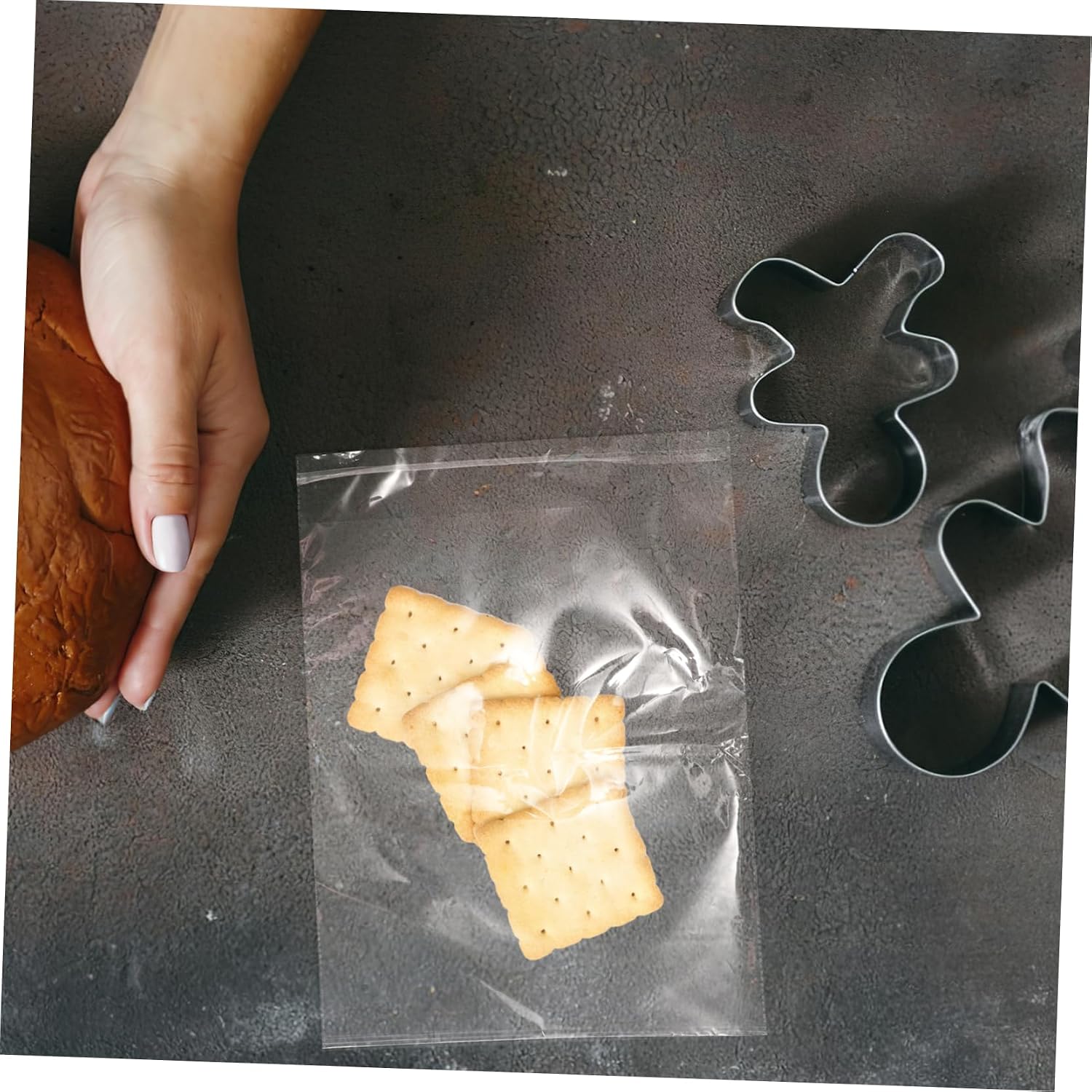 SEWOART 100pcs Clear Self-adhesive Cellophane Bags Durable Opp Packing for Clothing and Gifts Clear Transparency Strong Grip Peel Seal