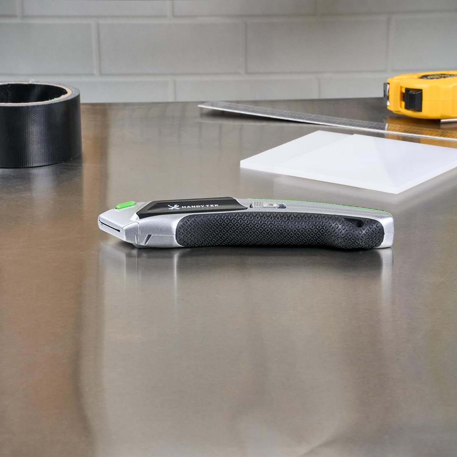 Handy Tek Auto Loading Utility Knife, 1 Retractable Box Cutter - Includes 5 Sharp Blades, 19mm Wide, Silver Zinc Quick Change Blade Razor Knife, With 4-Position Locking, Soft Grip - Restaurantware