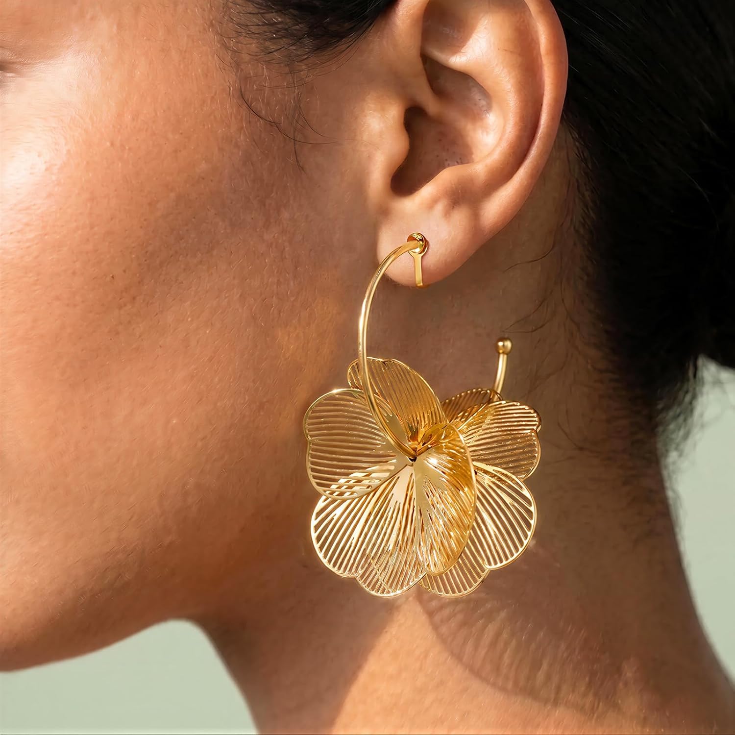 Awinesn Dangle Flower Clip on Earrings for Women 14K Gold/Silver Plated Statement Clip Earrings for Women Summer Floral Dangle Earrings Hypoallergenic Trendy Non Pierced Earring Jewelry Gifts