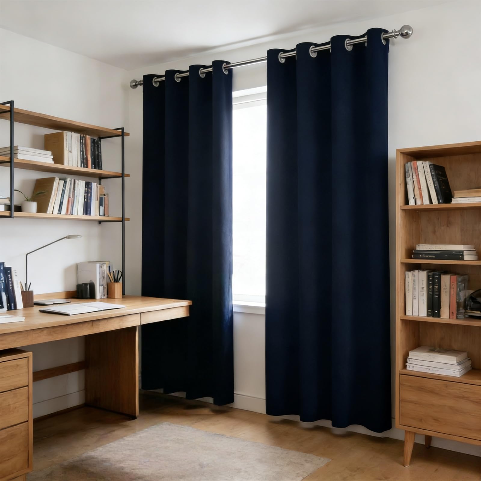 Rideau vitrage occultant bleu marine pour tamiser la lumière du dressing
