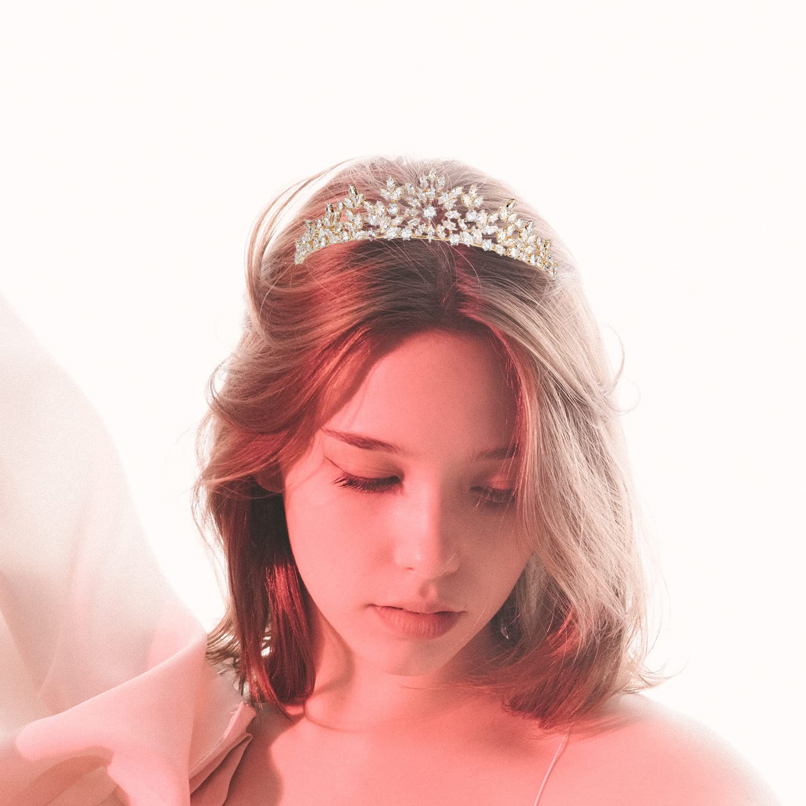 QXMYOO Kleine Hochzeits-Tiaras und Krone für Frauen, 5A Zirkonia, kleine Braut, Kopfschmuck, süß, 16 Quinceanera-Kronen, Brautschmuck, Haarschmuck, Coronas Para 15 Anos Quinceaneras 2023 (Gold)