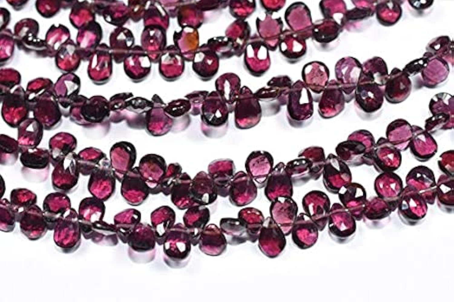 Garnet rhodolite briolette facettée, le cadeau idéal pour créer un bijou