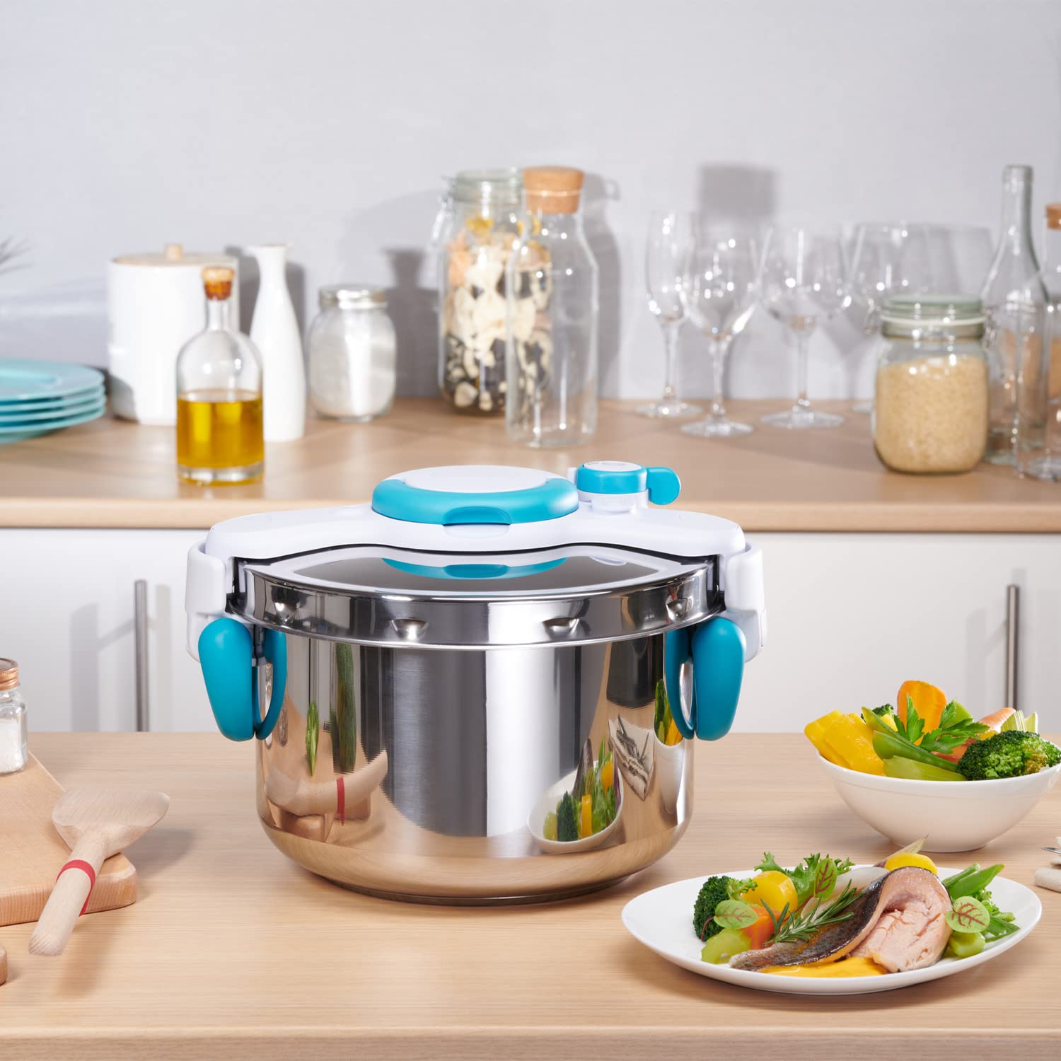 Seb 6 litri Pressure Cooker, Induzione, Stainless Steel Pressure Cooker, Foldable Handles, 100 Recipe Booklet, Made in France, ClipsoMinut'easy+ Blue P4900716