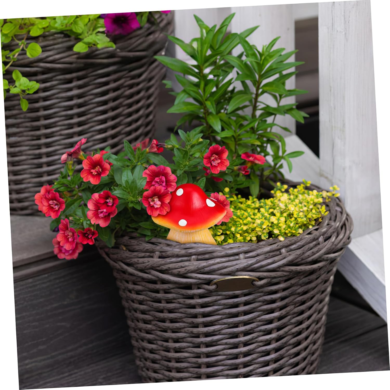 Outdoor Key Hider Mushroom Discreet Key Saving Box Weatherproof Garden Decor Secure Storage
