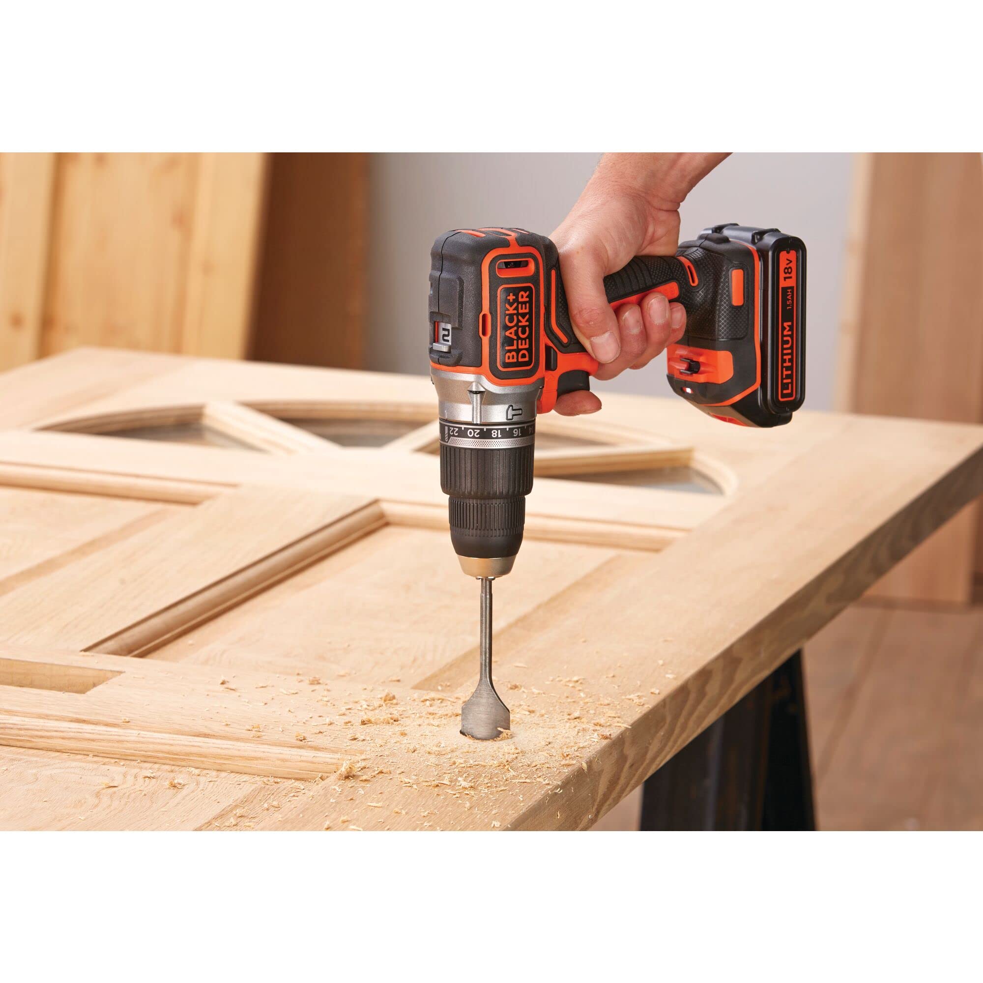 BLACK+DECKER Trapano avvitatore a percussione 18V, motore senza spazzole, mandrino 13mm, LED, 2 batterie, 50 accessori, caricabatterie, borsa, BL188ME2SA-QW