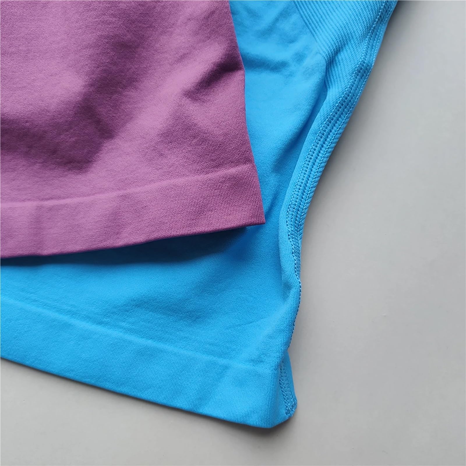 Maglietta da yoga Top da palestra con spalline, senza schienale, abbigliamento donna, reggiseno arricciato incorporato coppe rimovibili, canottiere yoga per donne