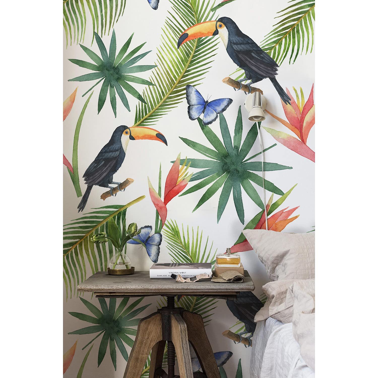 Papier peint toucan pour rénover un mur abîmé avec une décoration tropicale en latex Coloray