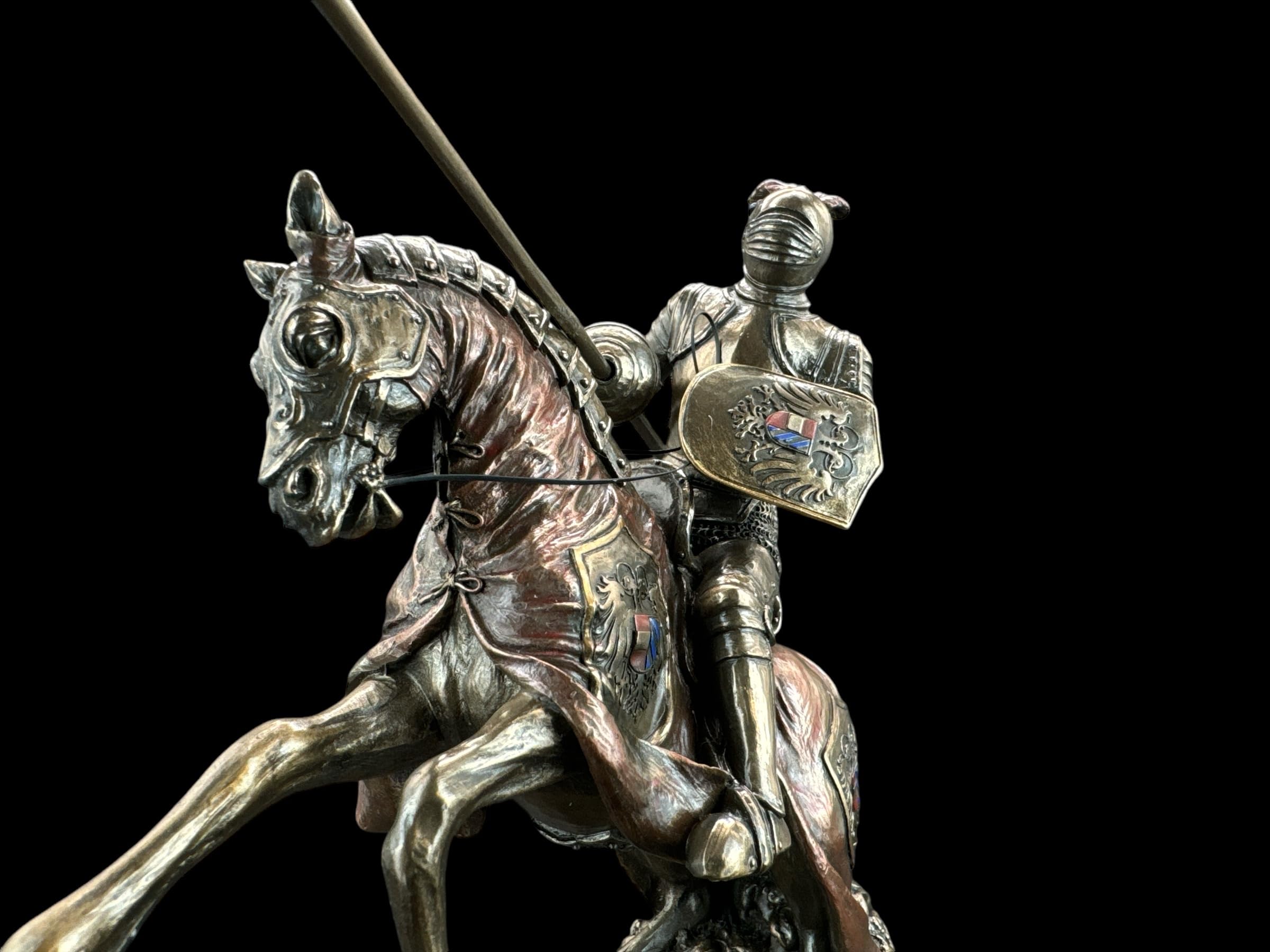 57 SPECIAL REPLICAS Rzeźba dekoracyjna rzeźba, figurka rycerza na koniu z lancą jako prezent do salonu, dekoracja figurki, dekoracja