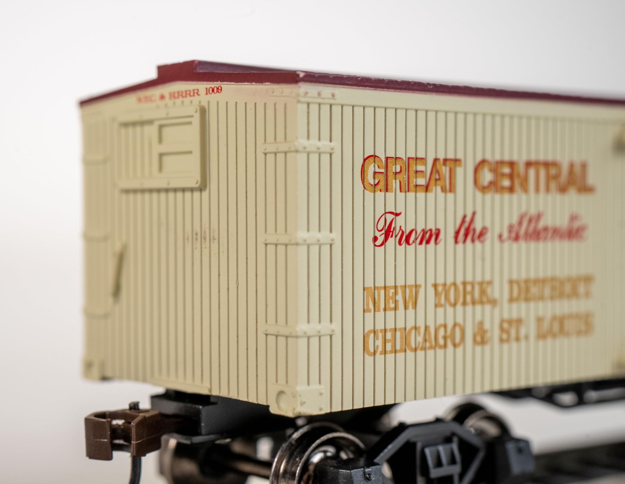 Old-Time Box Car - New York Central & Hudson Railroad - HO Scale