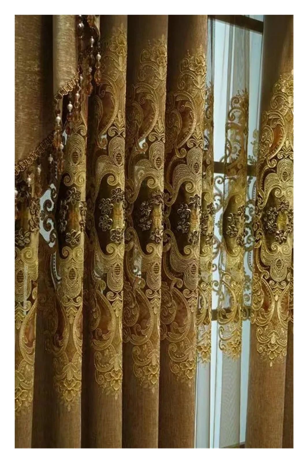 Rideau occultant chenille pour stopper la lumière du jour et préserver l'intimité du salon