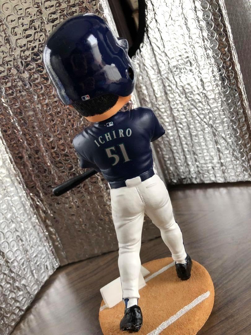 イチローさん、貴重な262ボブルヘッド人形 イチロー／”MLB新記録・262