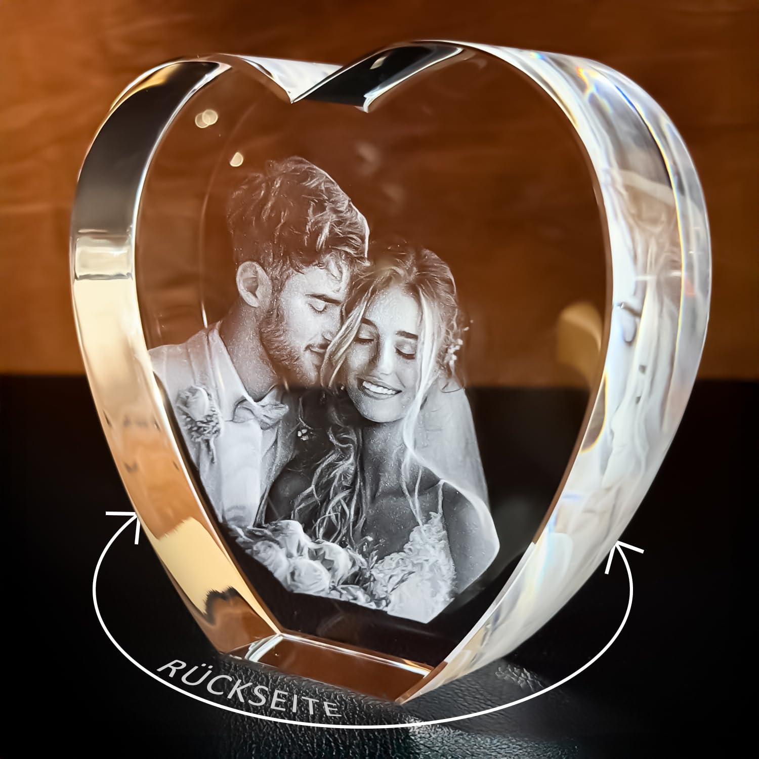 contento – 3D Glasherz – personalisiertes Glasfoto mit 3D Lasergravur im Kristallglas – Geschenkidee für Weihnachten, Valentinstag, Jahrestag, Geburtstag Größe: S 110x100x35 inkl. Leuchtsockel