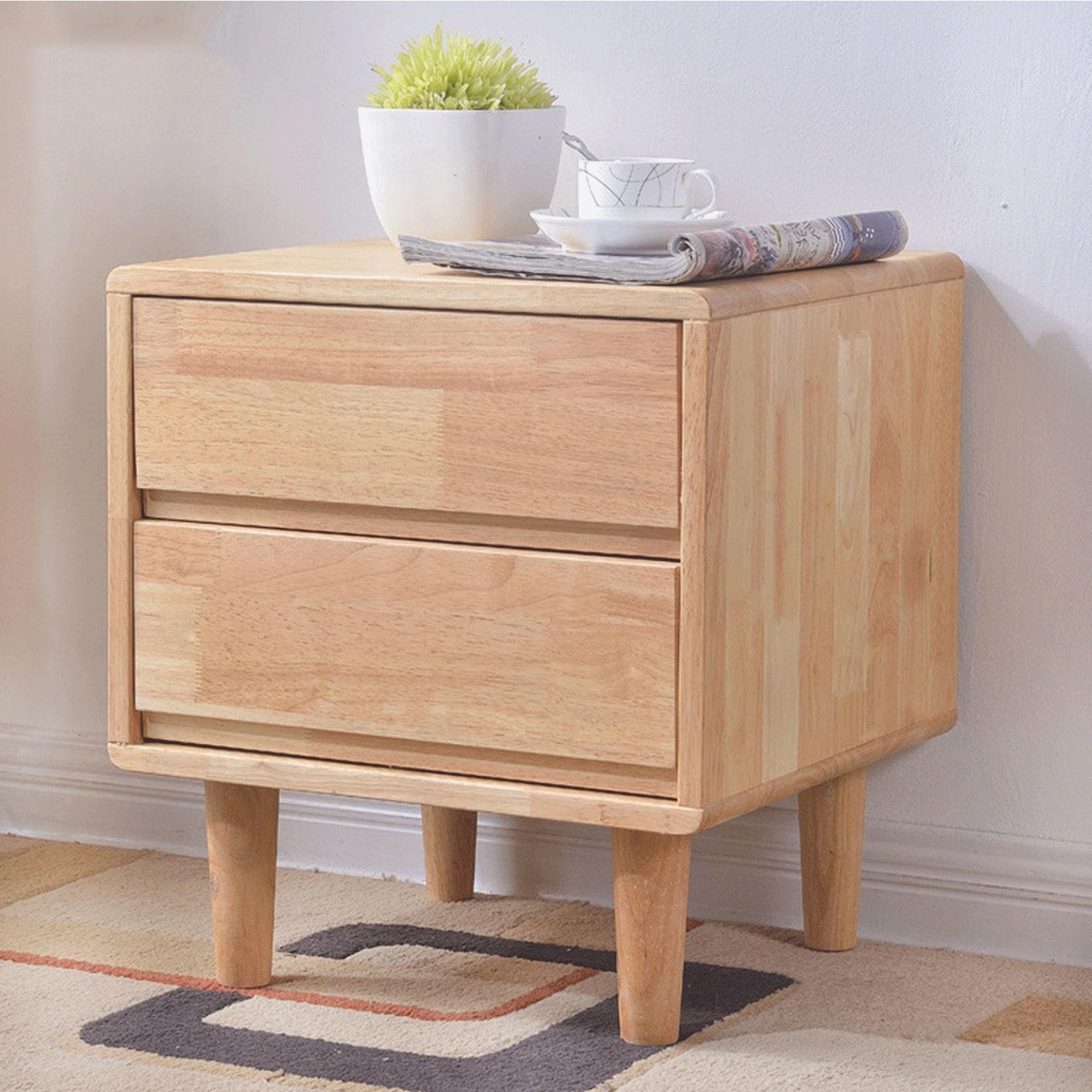 Table de chevet en bois massif pour ranger une chambre encombrée