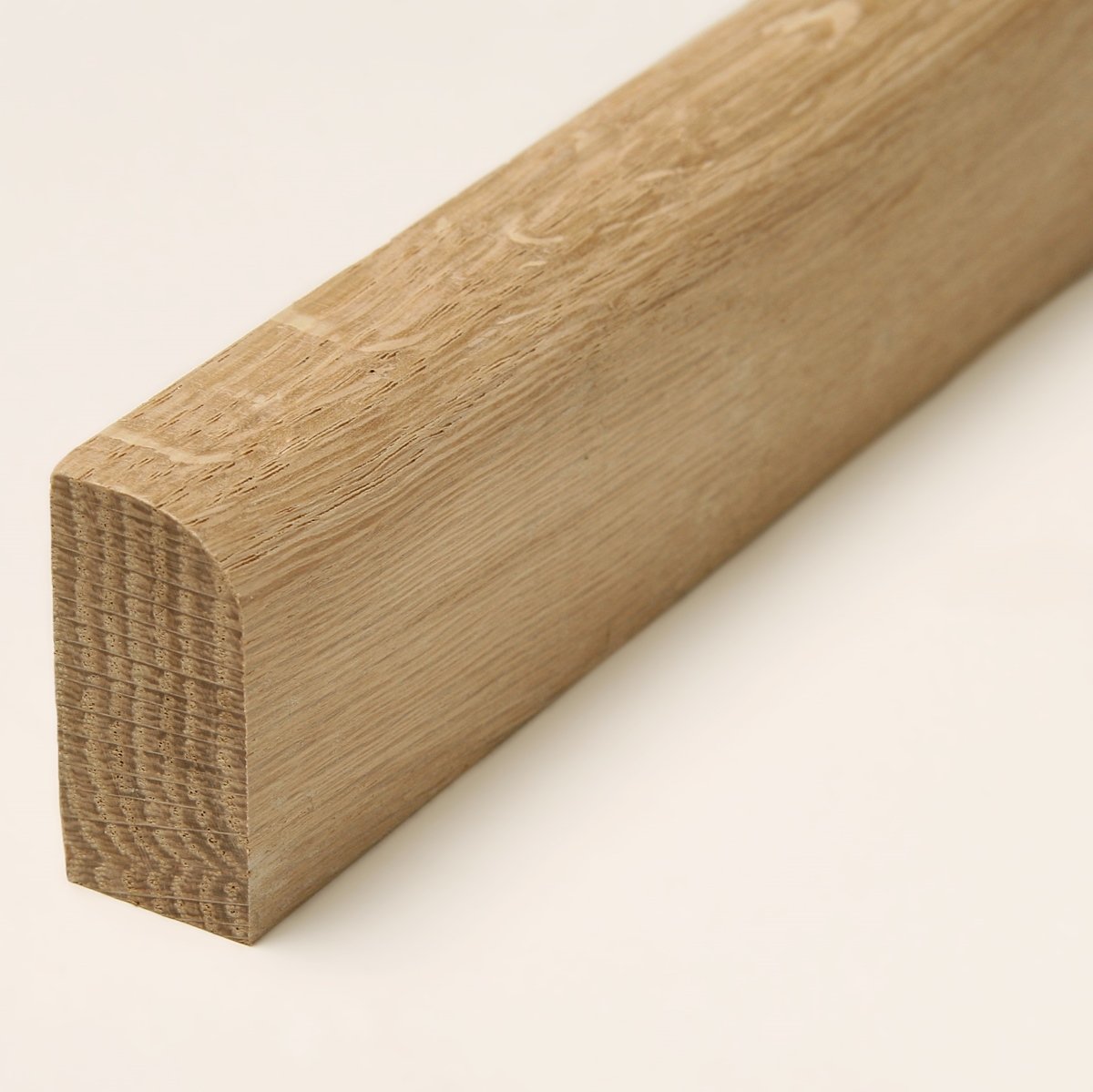 30 lfm Leiste massiv Eiche 35 x 15mm mit abgerundeter Vorderkante roh
