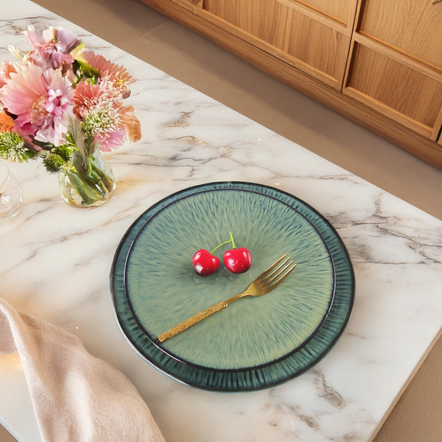 Porcelain Plates Set Dinner Plates for Salad Dessert Ceramic Serving Plate Set of 4, Microwave and Dishwasher Safe, Chip Resistant and Scratch Resistant