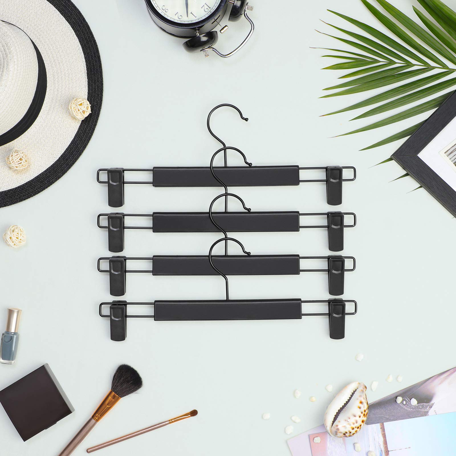 SONGMICS 12 Perchas para Pantalones, Alta Resistencia y Duradera con Pinzas, Perchas Plástica Faldas, Ahorran Espacio, Ganchos Giratorios de 360°, 35 cm de Largo, Negro CRP02BK12