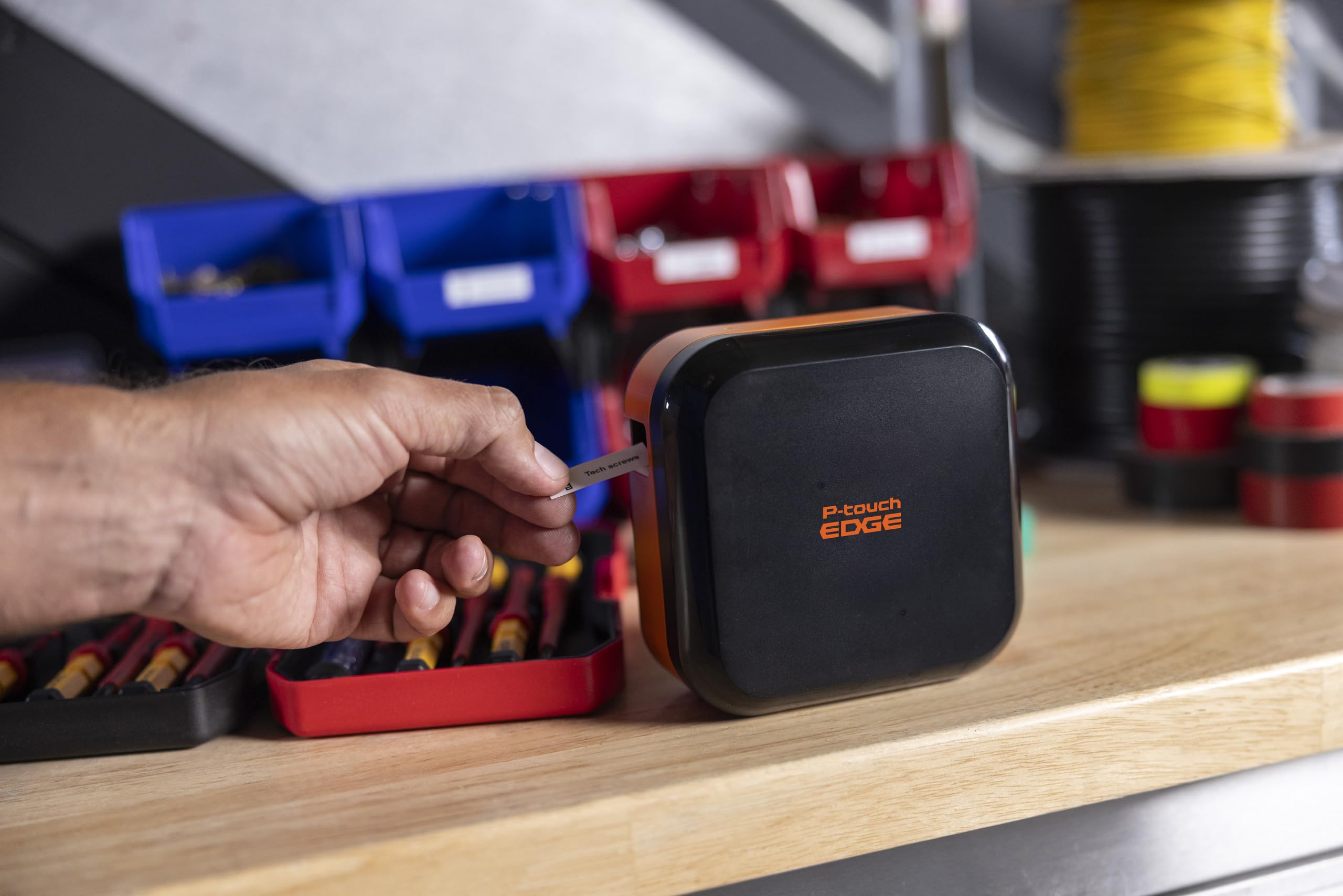 Brother PT-E720BT Stampante per etichette industriale portatile, Bluetooth®, Pro Label Tool App per formati industriali, accessori vivavoce opzionali, batteria ricaricabile, etichette durevoli fino a