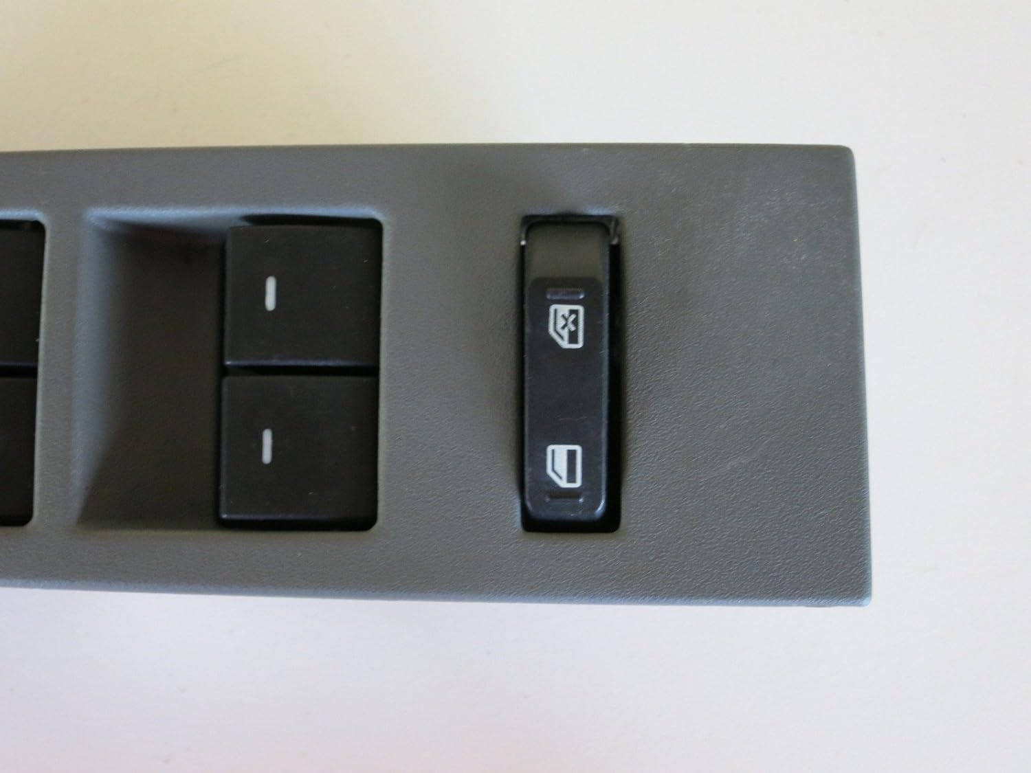 2pc Ford Genuine OEM POWER WINDOW & DOOR LOCK SWITCH BEZELS 2C3Z14528