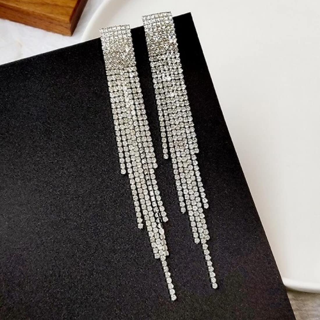 Yheakne Orecchini con nappa con strass da sposa Orecchini con lampadario in cristallo argento Orecchini pendenti con frange Cz Orecchini a cascata scintillanti Gioielli per donne e ragazze