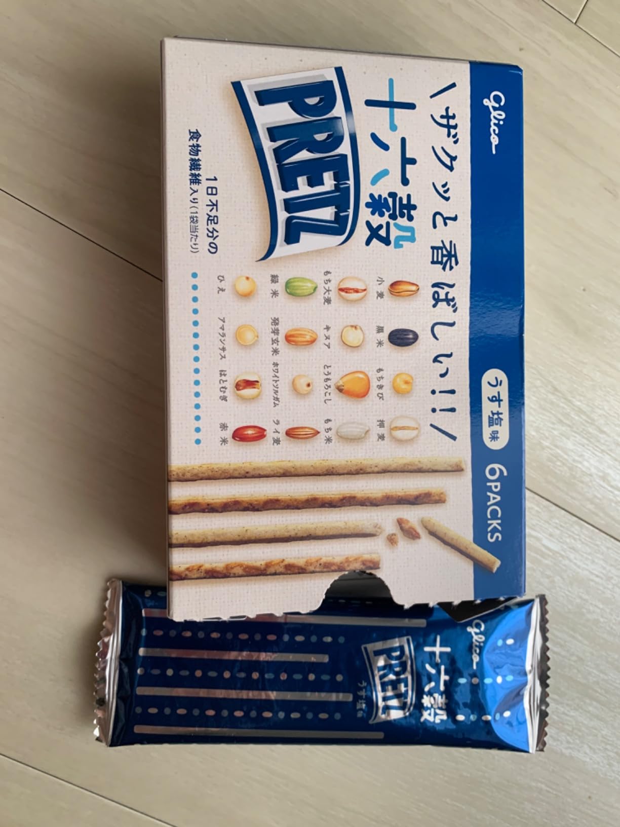 Amazon.co.jp: プリッツ 十六穀プリッツ うす塩味 60g(6袋入り) スナック菓子 プレッツェル 食物繊維 穀物 昆布 江崎 ...