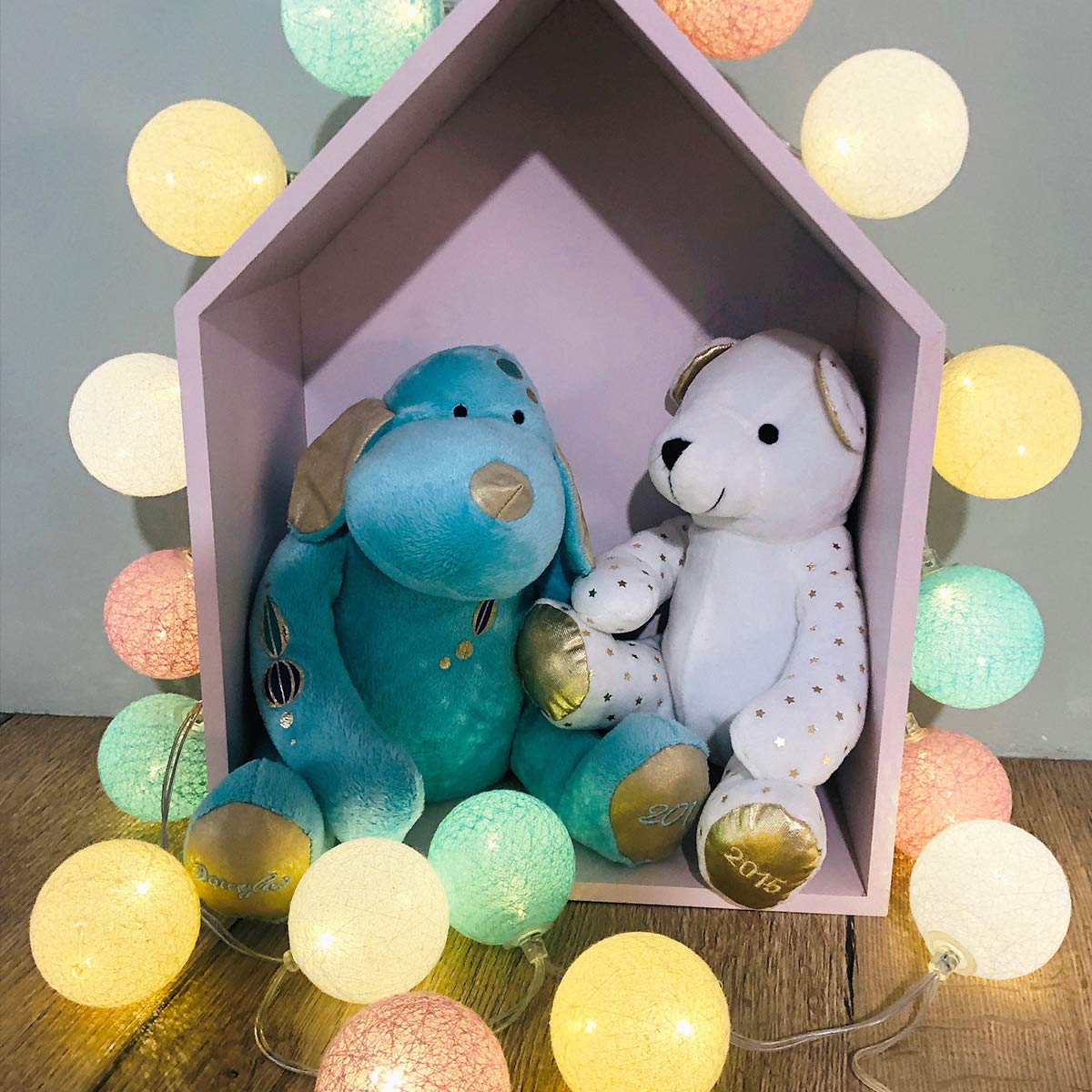 GuirLED - Guirlande lumineuse boules coton LED USB - Télécommande sans fil - Veilleuse bébé 2h - Adaptateur secteur double USB 2A inclus - 4 intensités - 24 boules 2.4m - Bébé