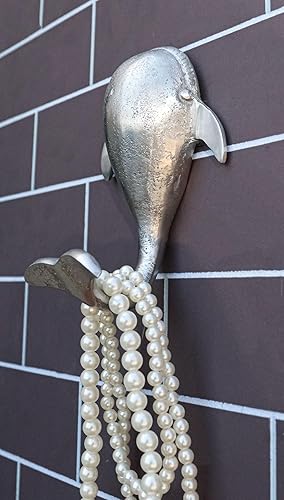 Miniatura 3 de Ebros Gift Paquete de 2 ganchos de pared náuticos de ballena beluga niquelado de 4.5 pulgadas de alto temática costera para montar en la pared,