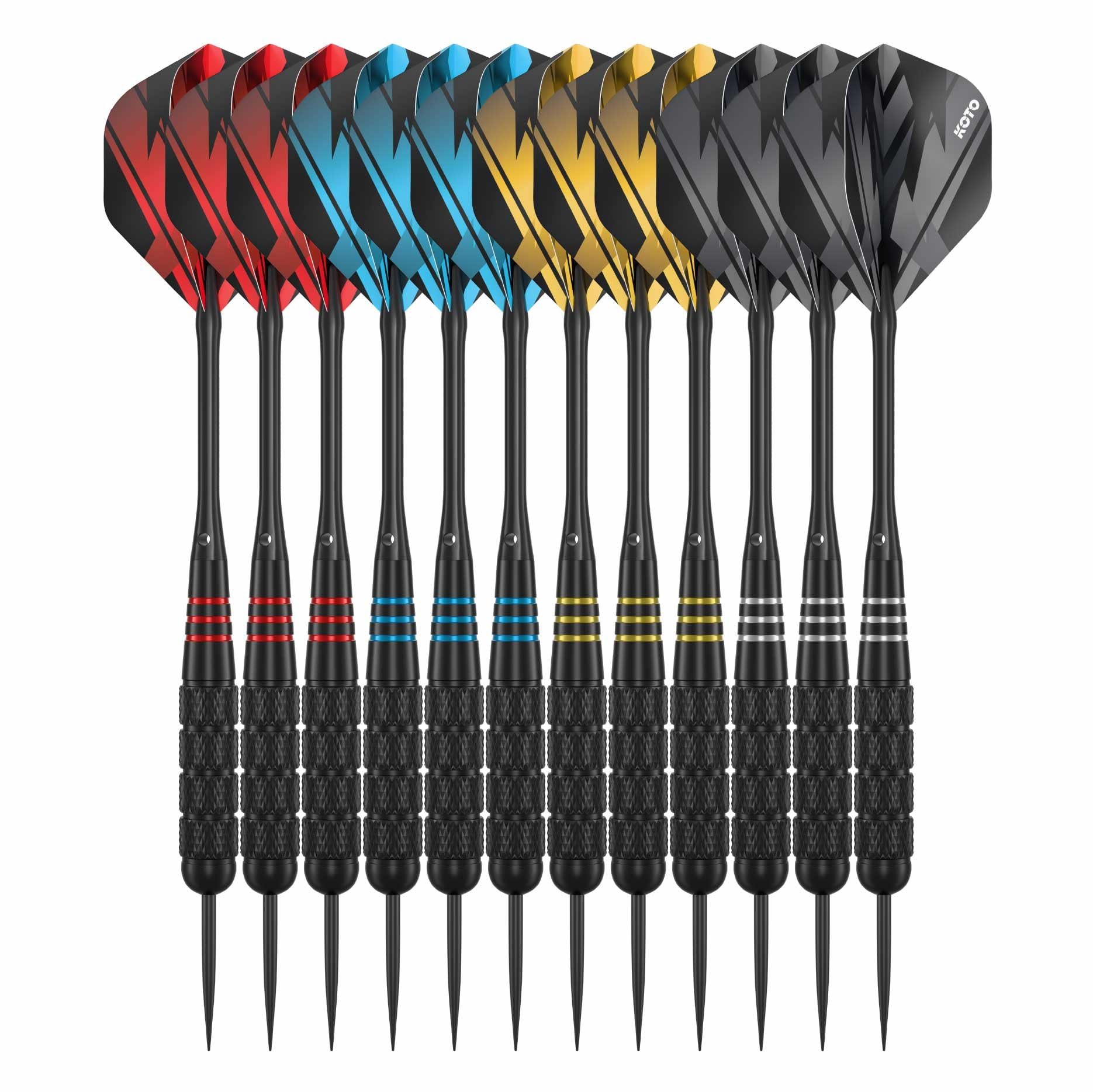 KOTO darts KOTO Multi Set de fléchettes en laiton avec 4 jeux de fléchettes en laiton avec revêtement noir (23 grammes), 4 jeux d'ailettes (100 microns) + coffret de transport en aluminium noir