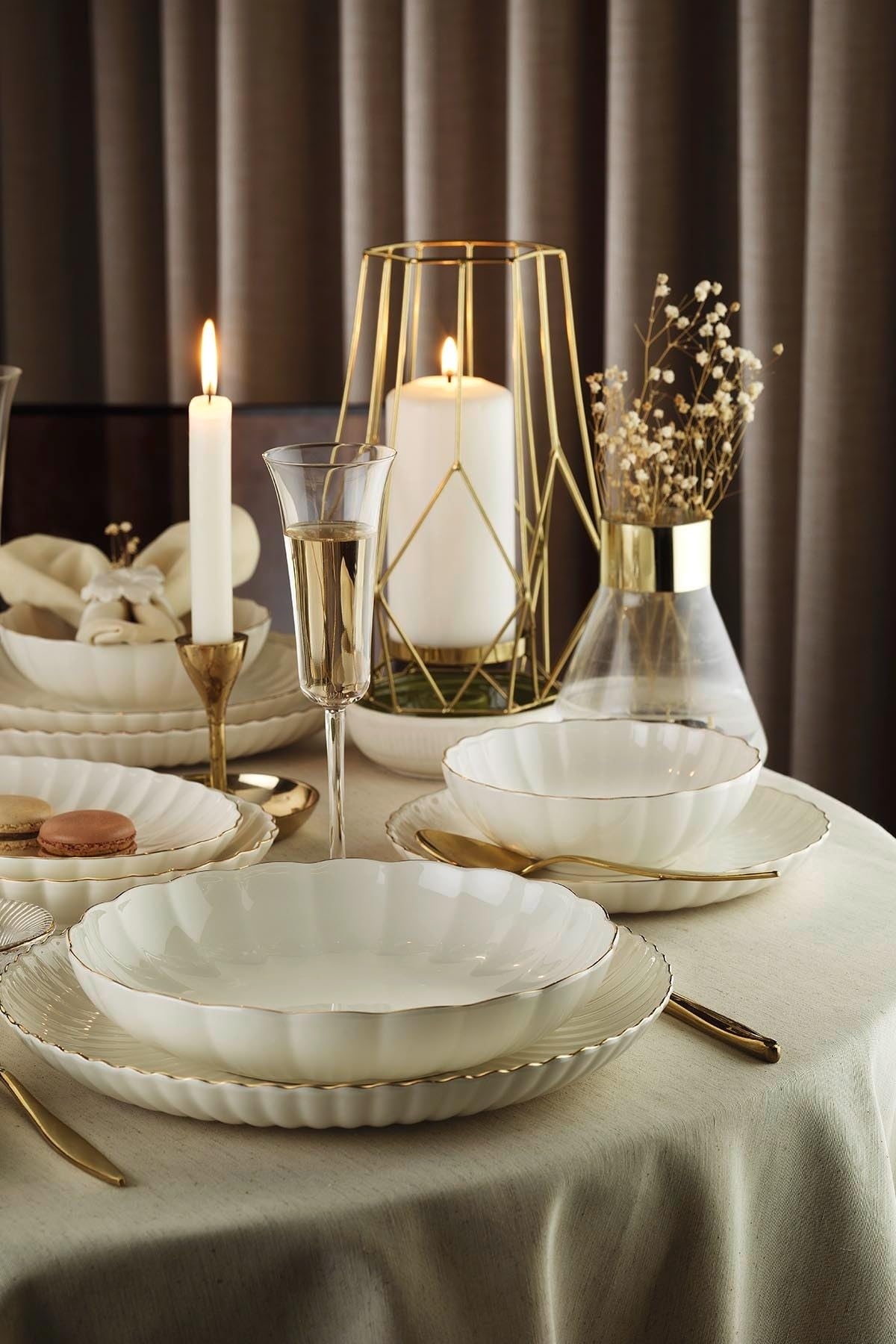 Elegancki 27-częściowy zestaw obiadowy w 100% z porcelany, z talerzami do zupy, misami i talerzami, idealny na kolacje i elegancką rozrywkę