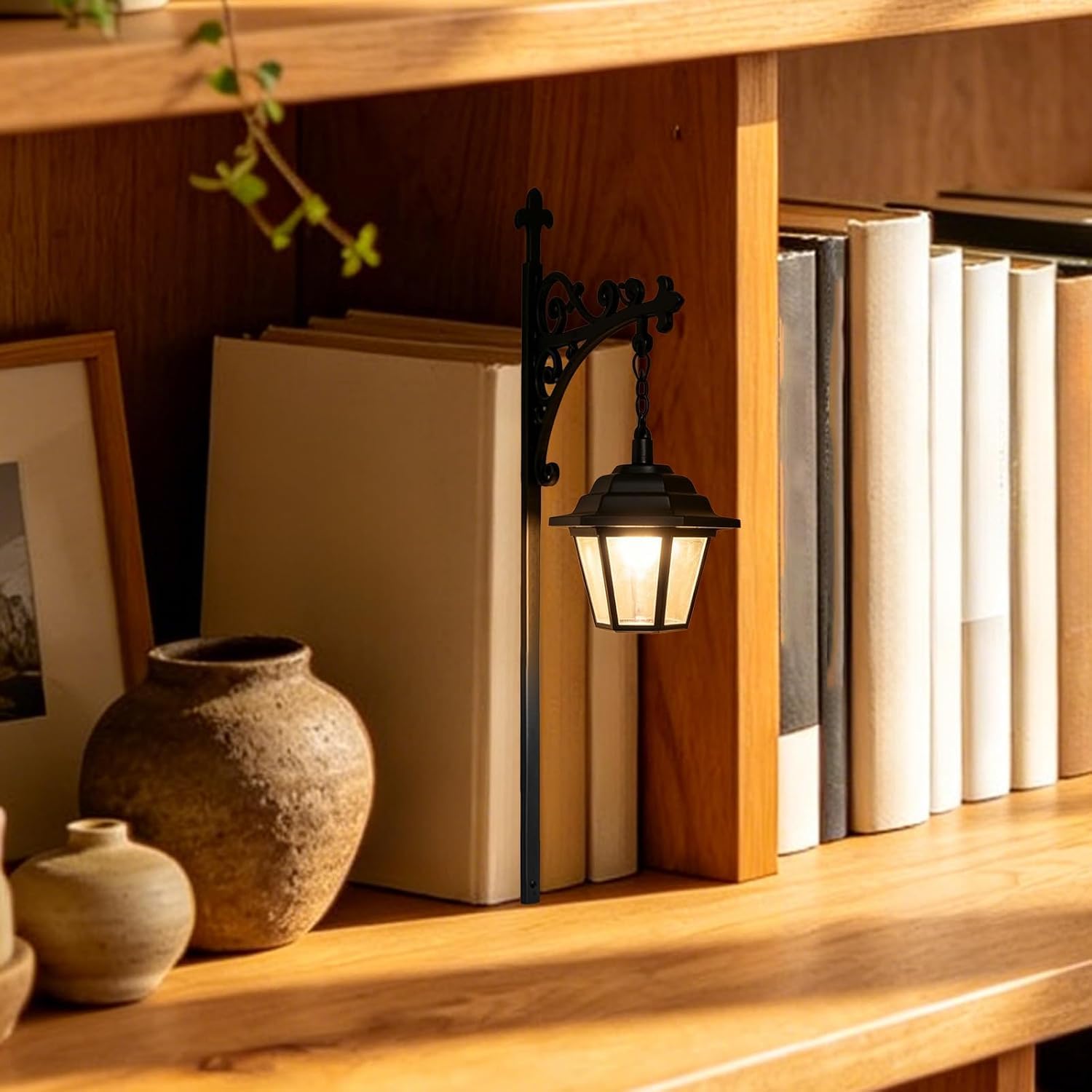 Vintage Library Lantern – dekoracyjne oświetlenie regału na książki, miniaturowa lampa wisząca, ciepła lampka nocna LED do kącika do czytania, dekoracja literacka prezent dla miłośników książek