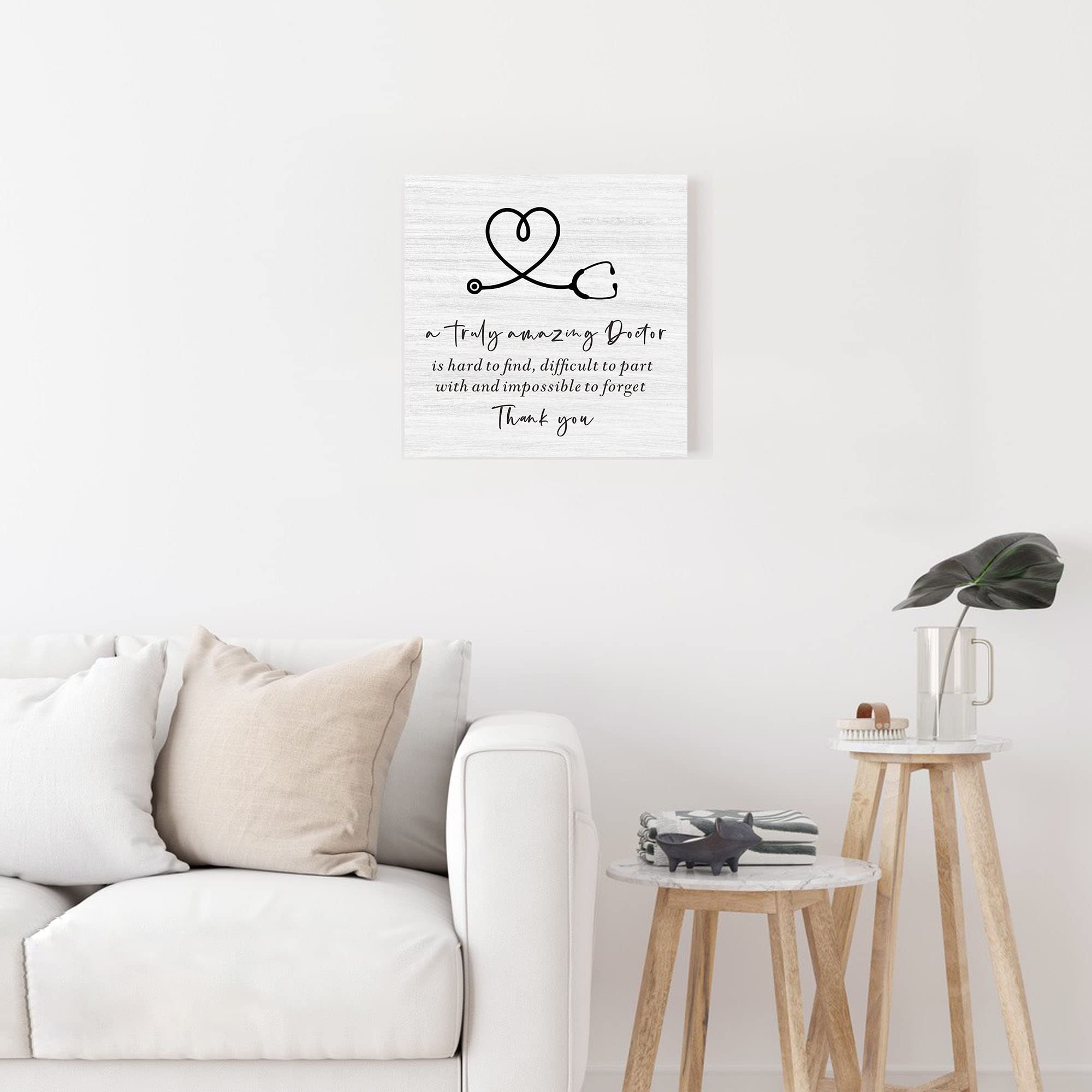 Cartel de madera con texto en inglés "Thank You Doctor"