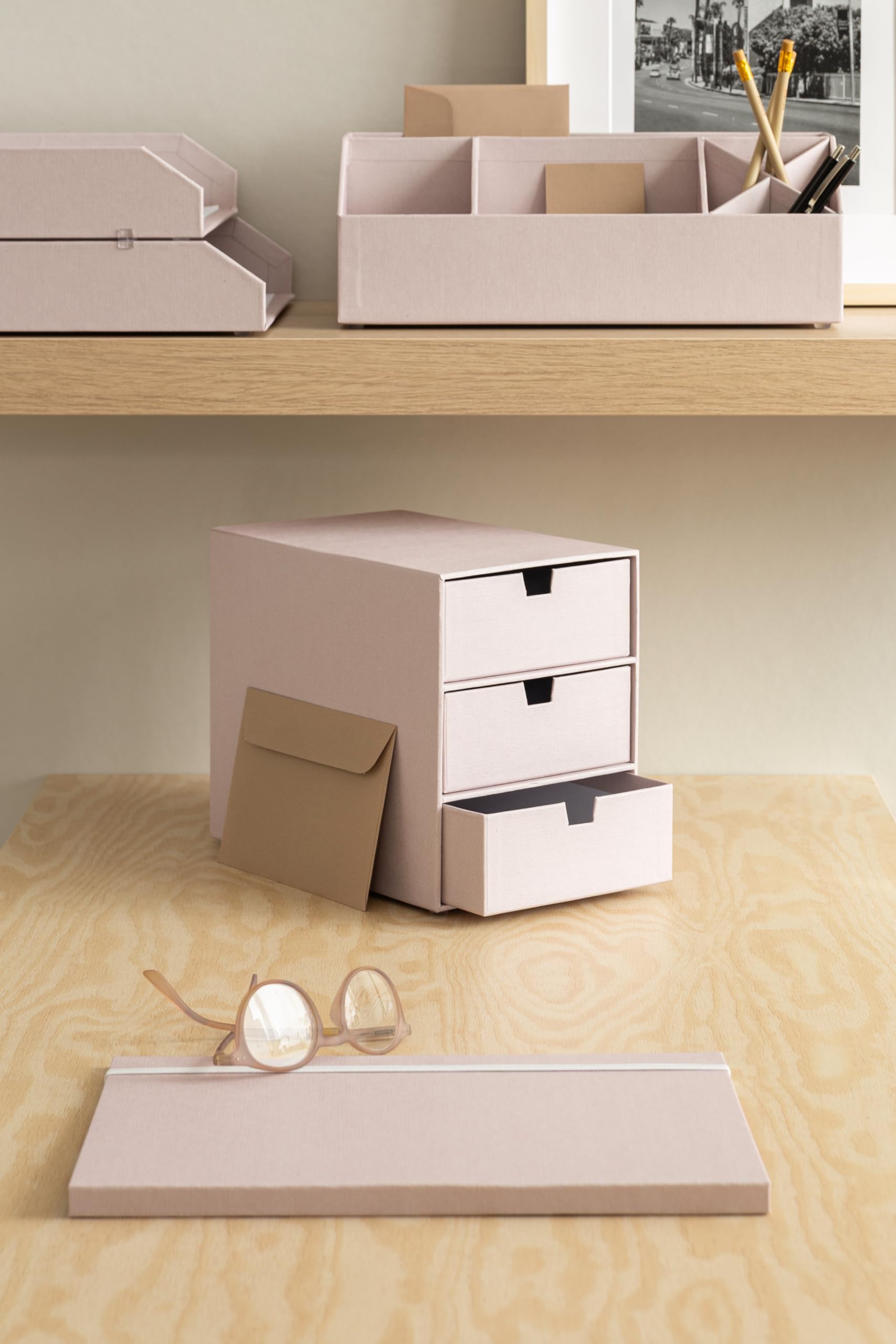 BIGSO INGRID Schubladenbox für Dokumente und Bürobedarf – Schreibtisch Organizer mit 3 Schubladen – Ablagesystem aus 100% recycelter Faserplatte und Papier in Leinenoptik – rosa