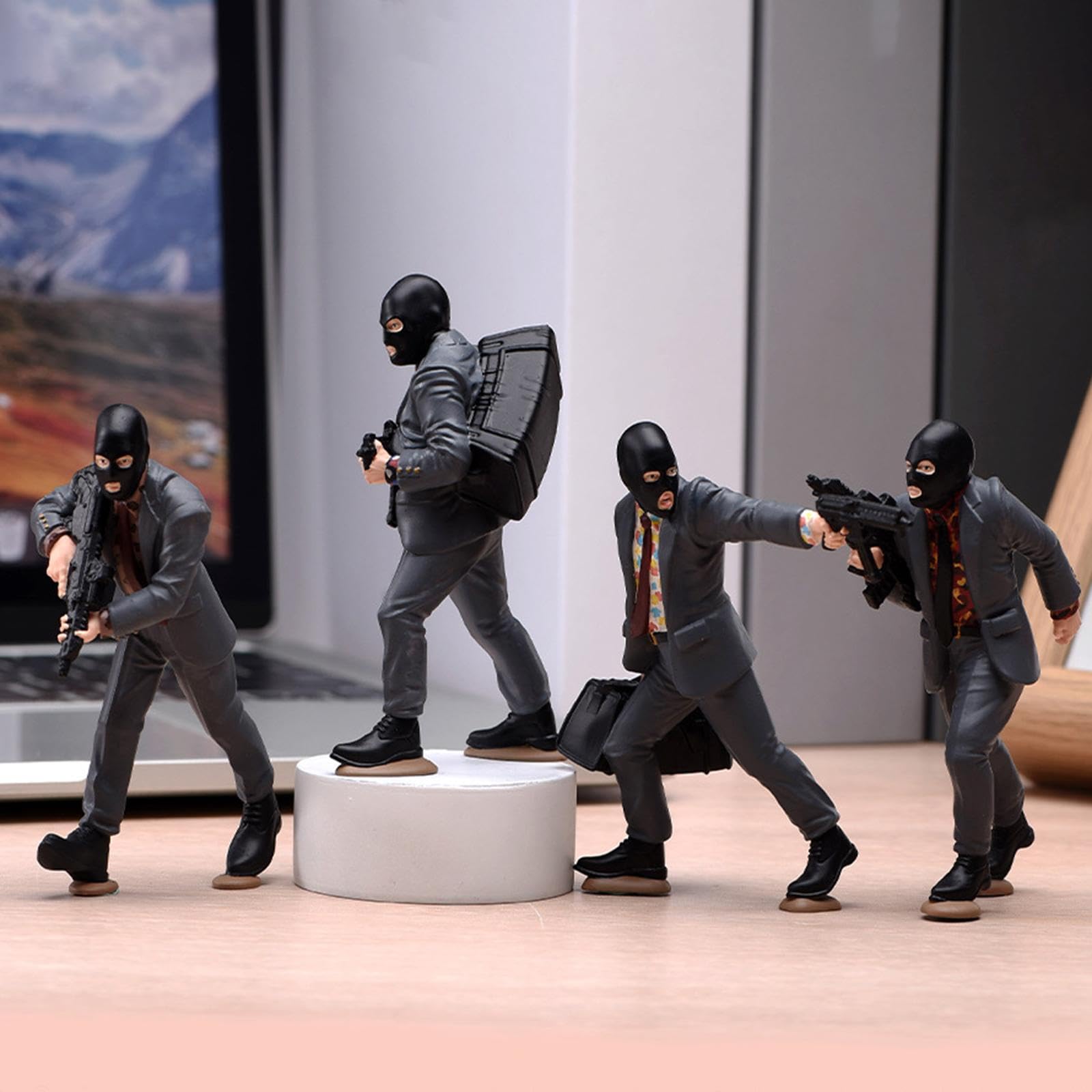 4 Figure in 1/24, Miniature in Resina Dipinte a Mano, Accessori per Diorami E Giardini Fatati.