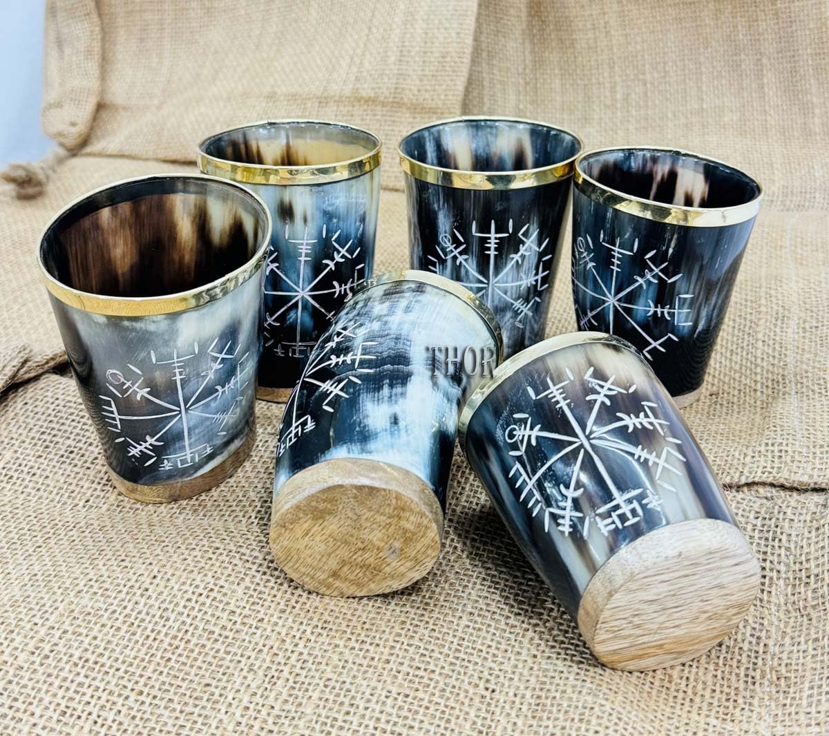 Lot De 4 Verres à Liqueur Viking En Corne De Bœuf Avec