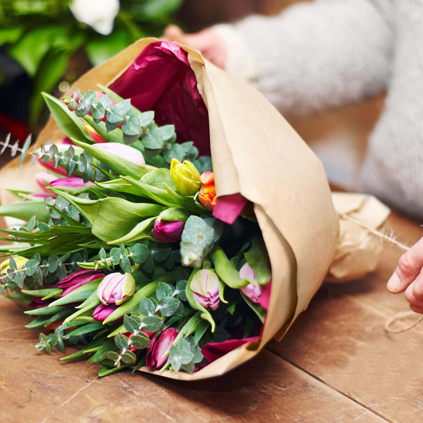 HAKIDZEL 45Fogli Avvolgimento Kraft Multifunzione per Bouquet e Confezioni Festive per Natale e Creativi