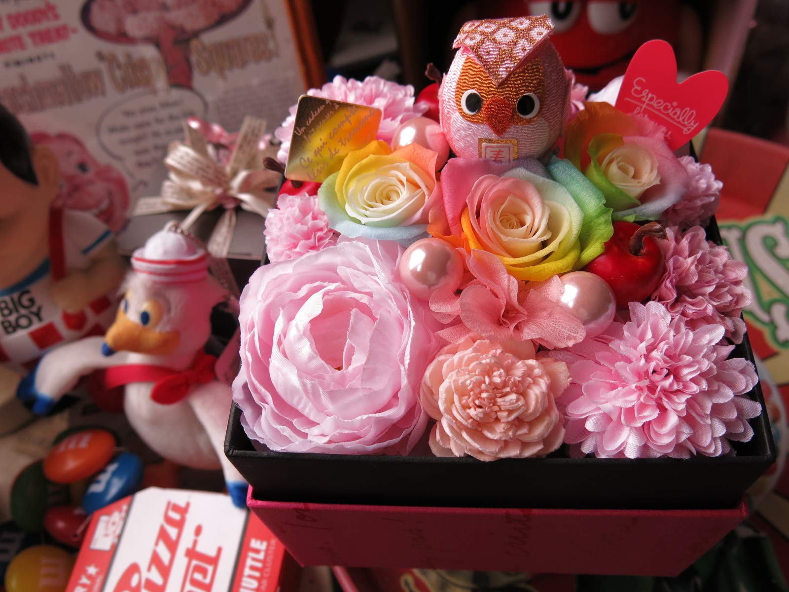 Amazon｜ふくろう入り 花束風 フラワーギフト レインボーローズ