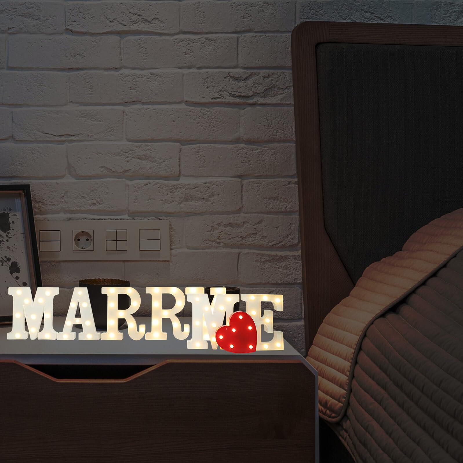 Angoily Luci a LED Lettere e Numeri Decorativi Insegne Luminose a Batteria per Feste e Matrimoni Lampada Notturna da Tavolo Design Alfabetico per Camera e Soggiorno