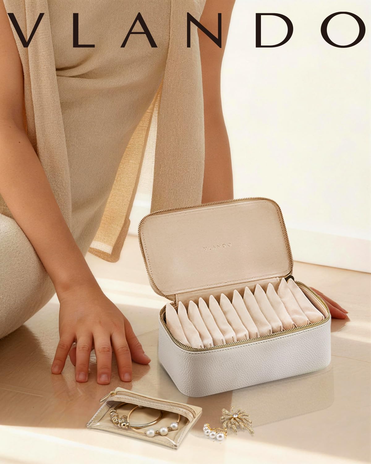 VLANDO Organizador de joyas de viaje de piel sintética con 12 bolsas de terciopelo para joyas, estuche para collares, anillos, regalos para mujer, color blanco-L