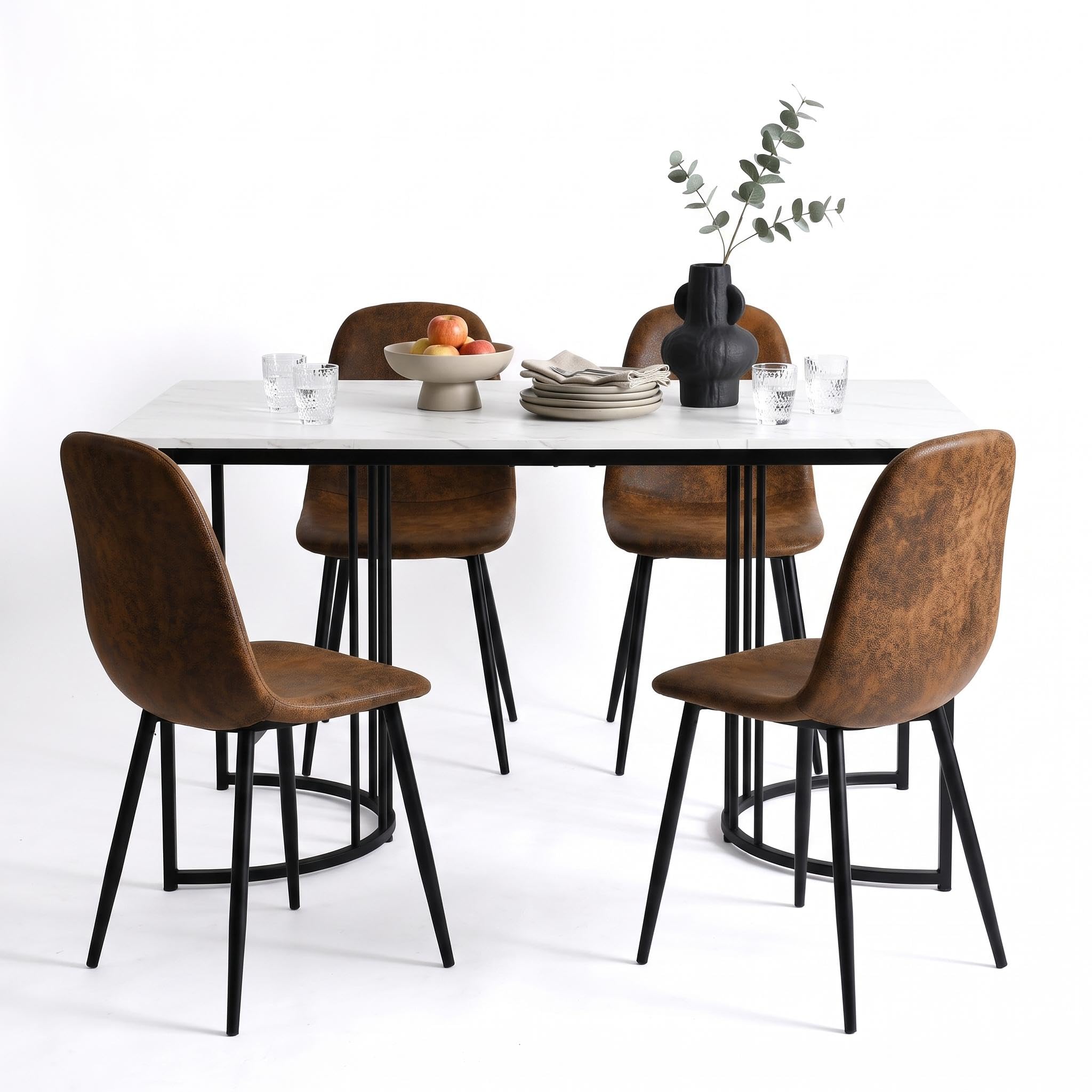 Mesa de comedor efecto mármol y sillas de ante marrón de alta comodidad