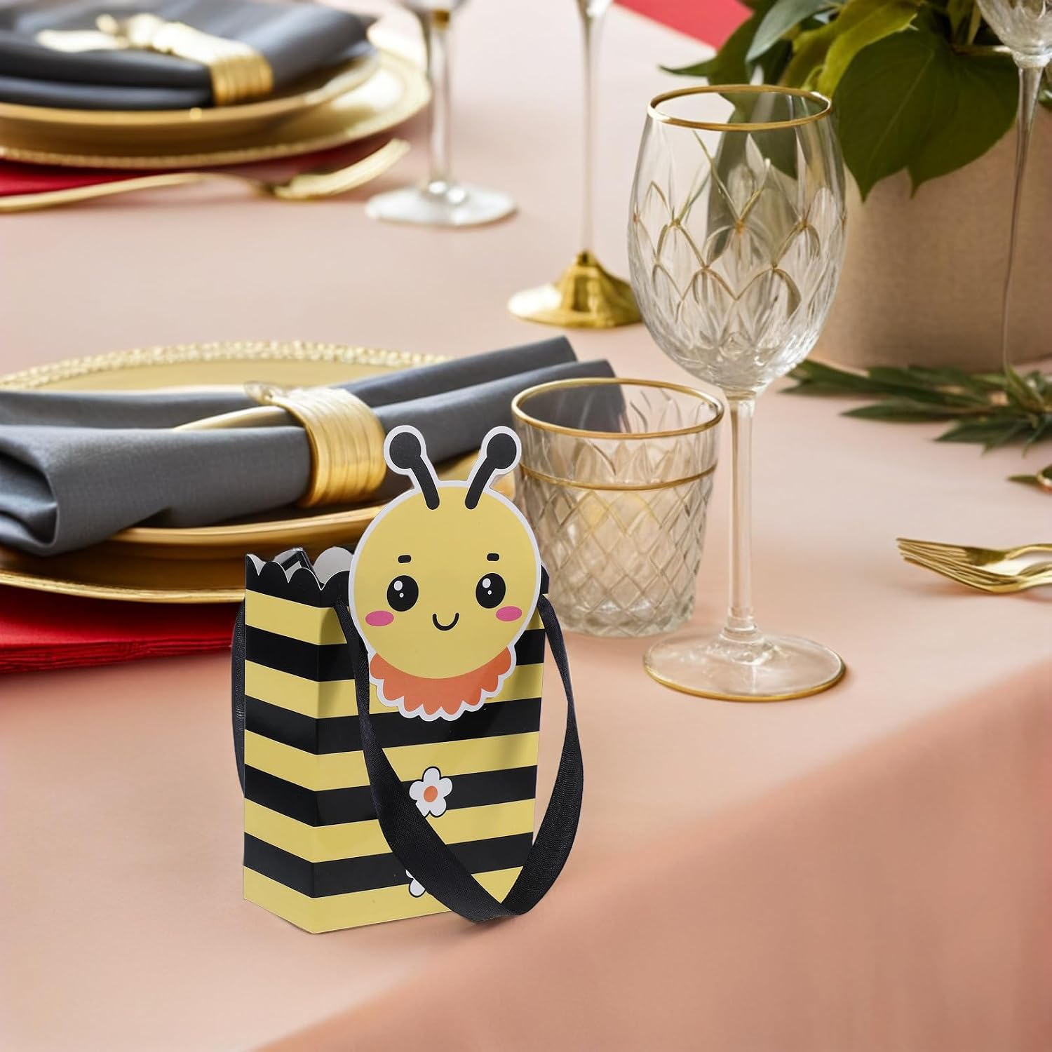10pcs Bee Handheld Paper Present Bags for Celebrations and Baby Showers image 5