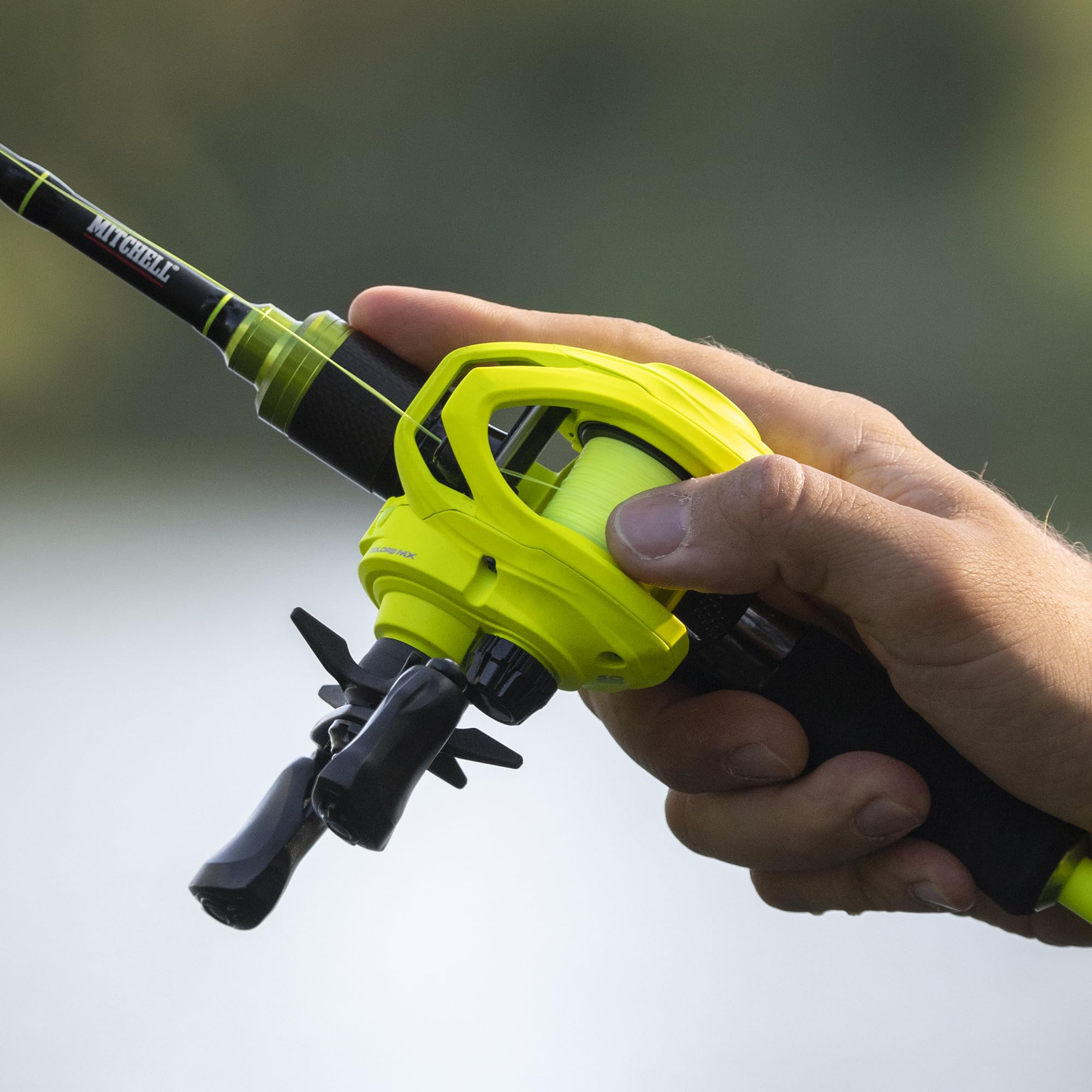 Mitchell Colors MX Castrute and Rolle Combo – Raubfisch Baitcasting Setup – Hecht, Zander, Barsch