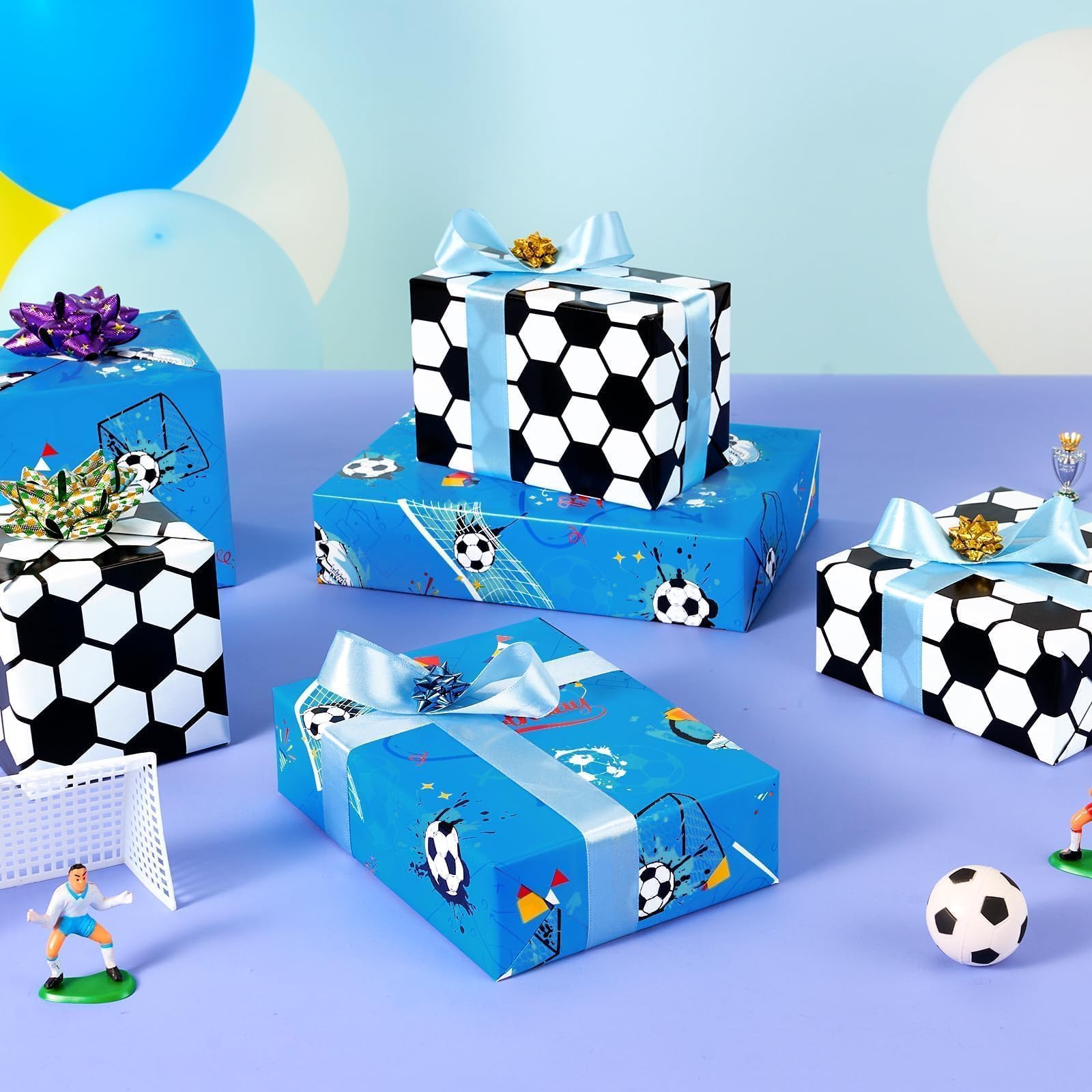 WERNNSAI Papel de regalo de fútbol – 1 rollo de papel de regalo de fútbol para cumpleaños de niños, joven, fiesta de cumpleaños de fútbol, decoración azul, papel de regalo deportivo con línea de corte