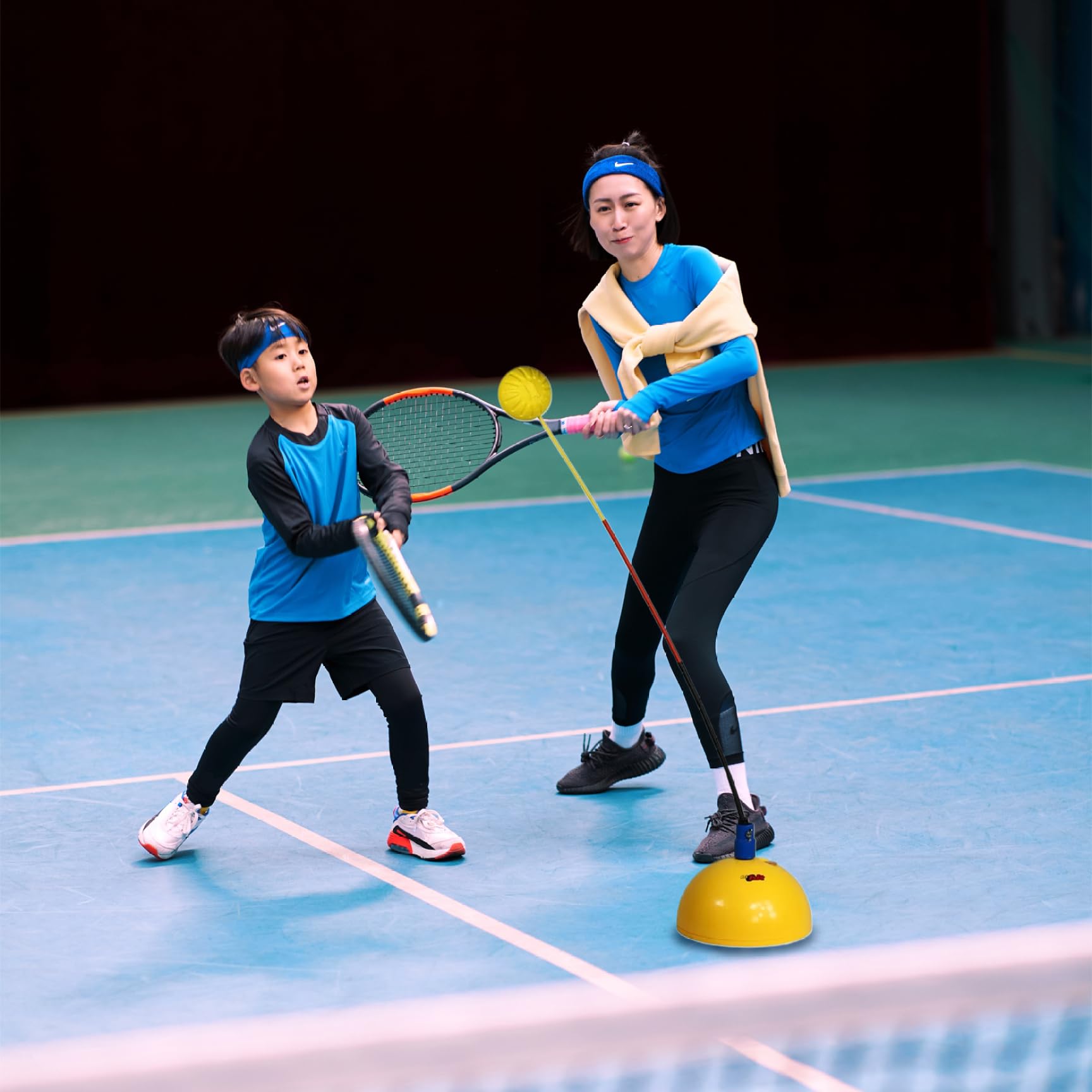 Allenatore di Tennis per Bambini Dispositivo di Allenamento di Tennis autonomo da 27" Attrezzatura per l'allenamento di Aiuto per l' Esercizi di Postura Corretta del Corp
