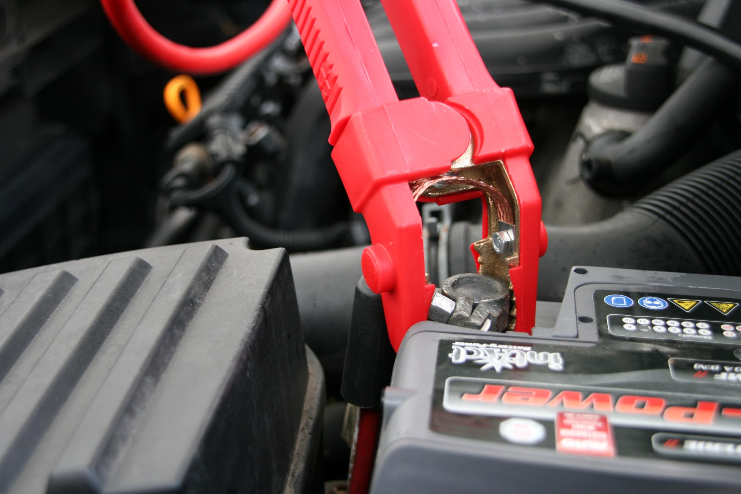 IWH - 6m Starthilfekabel Alu-Kupfer 70 mm² | Profi Starterkabel für 12- & 24 Volt Batterien | Auto Starterkabel für PKW & LKW Batterien | Inhalt: 1x Starthilfekabel; 1x Tasche | Länge: 6m